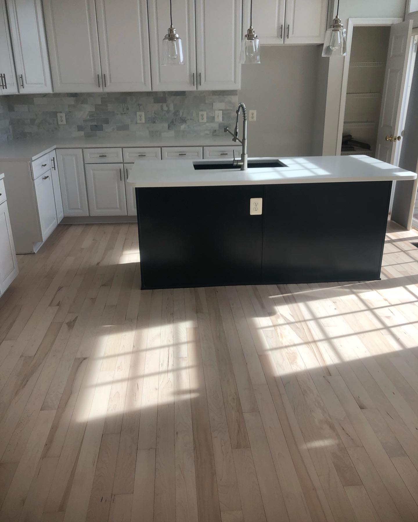 Hardwood floors in the kitchen: pros, cons, and waterproof alternatives 2 275100511 5046950872009574 349136866697153123 n 837aaa1c452eb555fa93