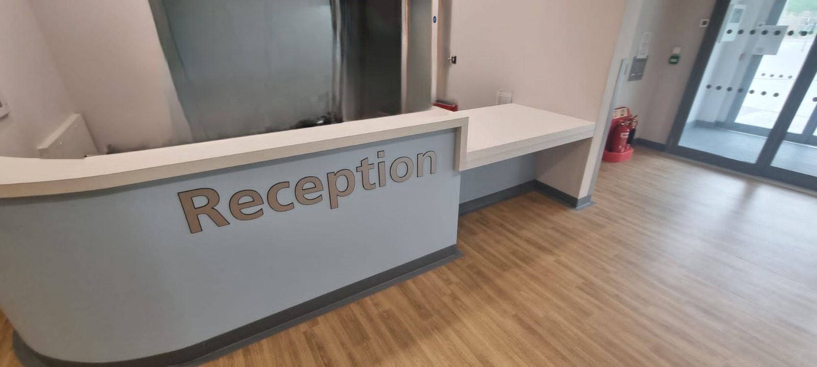 Solid Surface in Healthcare and Care Homes Solid Surface in Healthcare and Care Homes