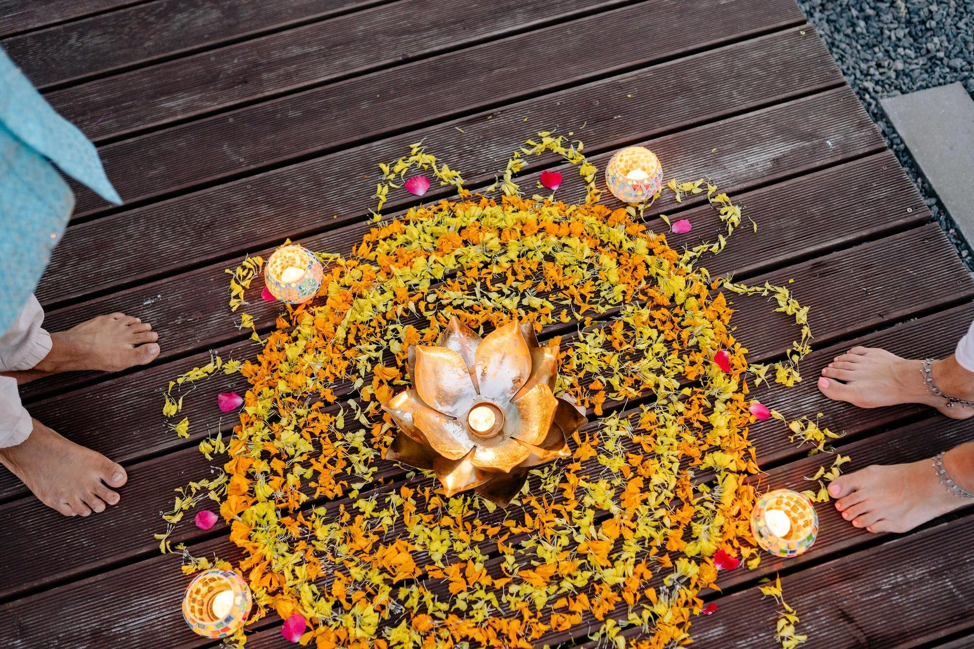 a flower arrangement with a candle and flowers on 0b6fed85afdbdca4f7c5