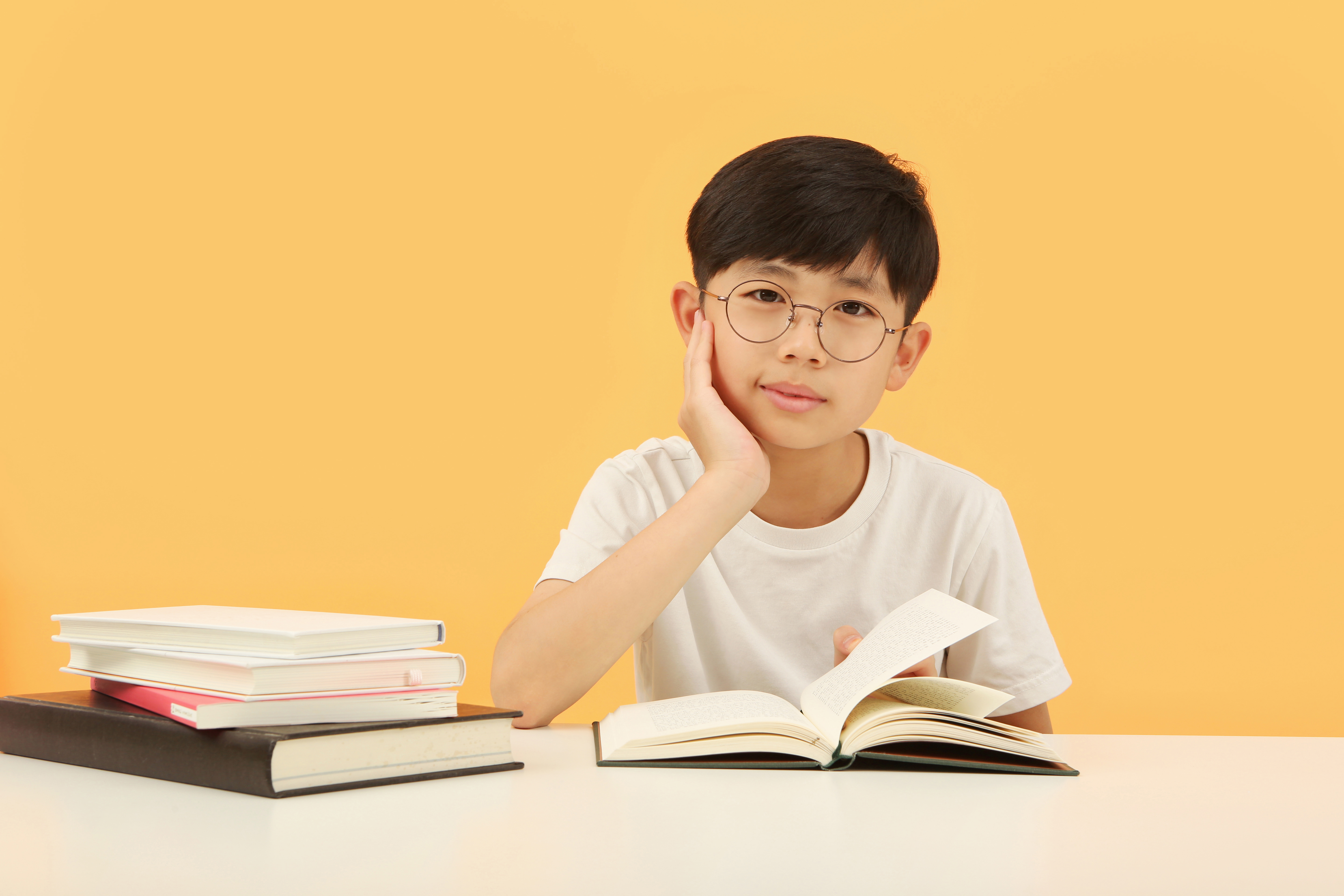 A Young Student Studying With His Hand On His Chin F2a4be99609e5599b9e5