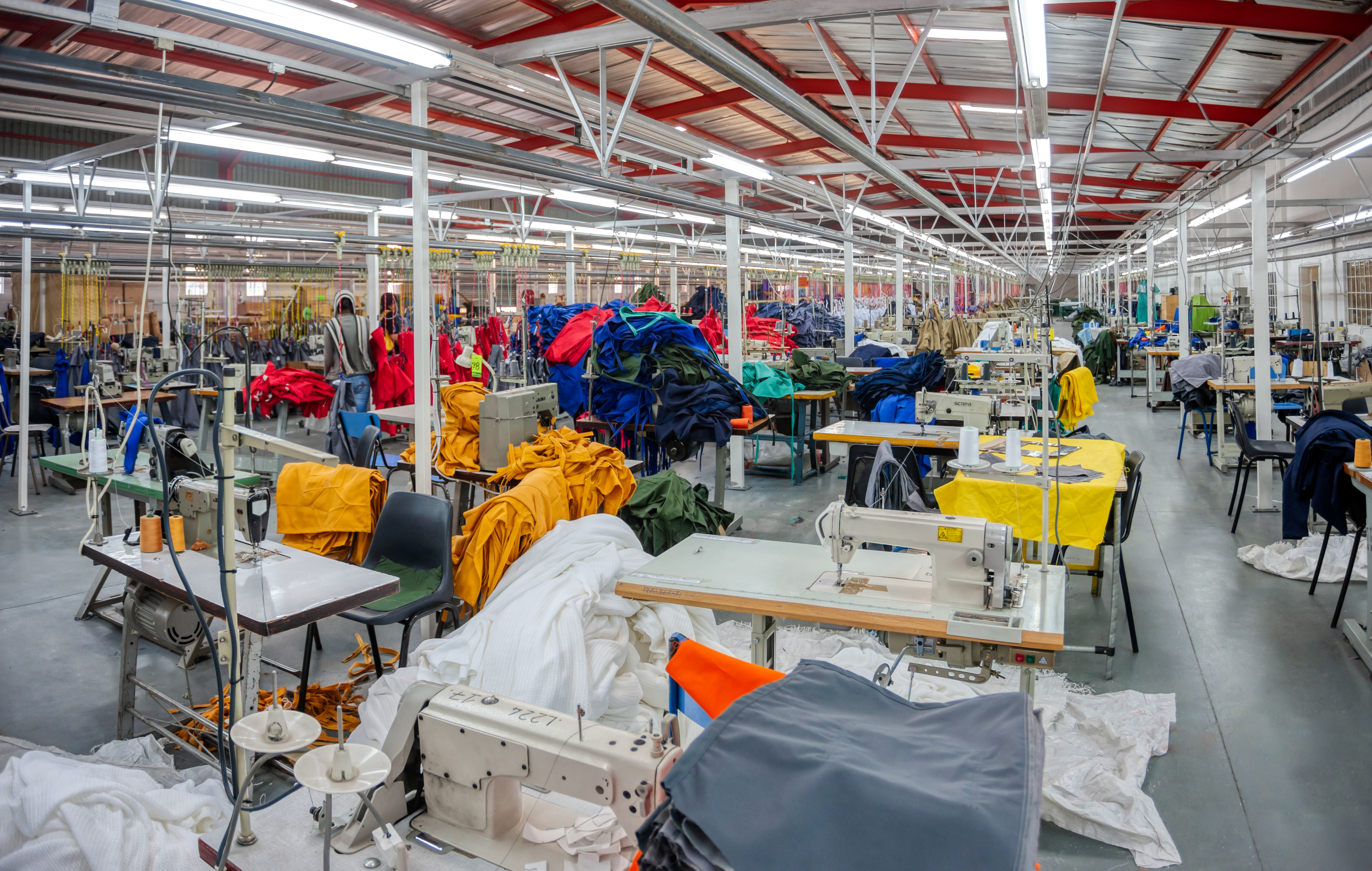Szybka Realizacja Zamówień w Produkcji Odzieży Sportowej – Jak to Działa? 5 african textile factory 7954ad6a099e340aedf7