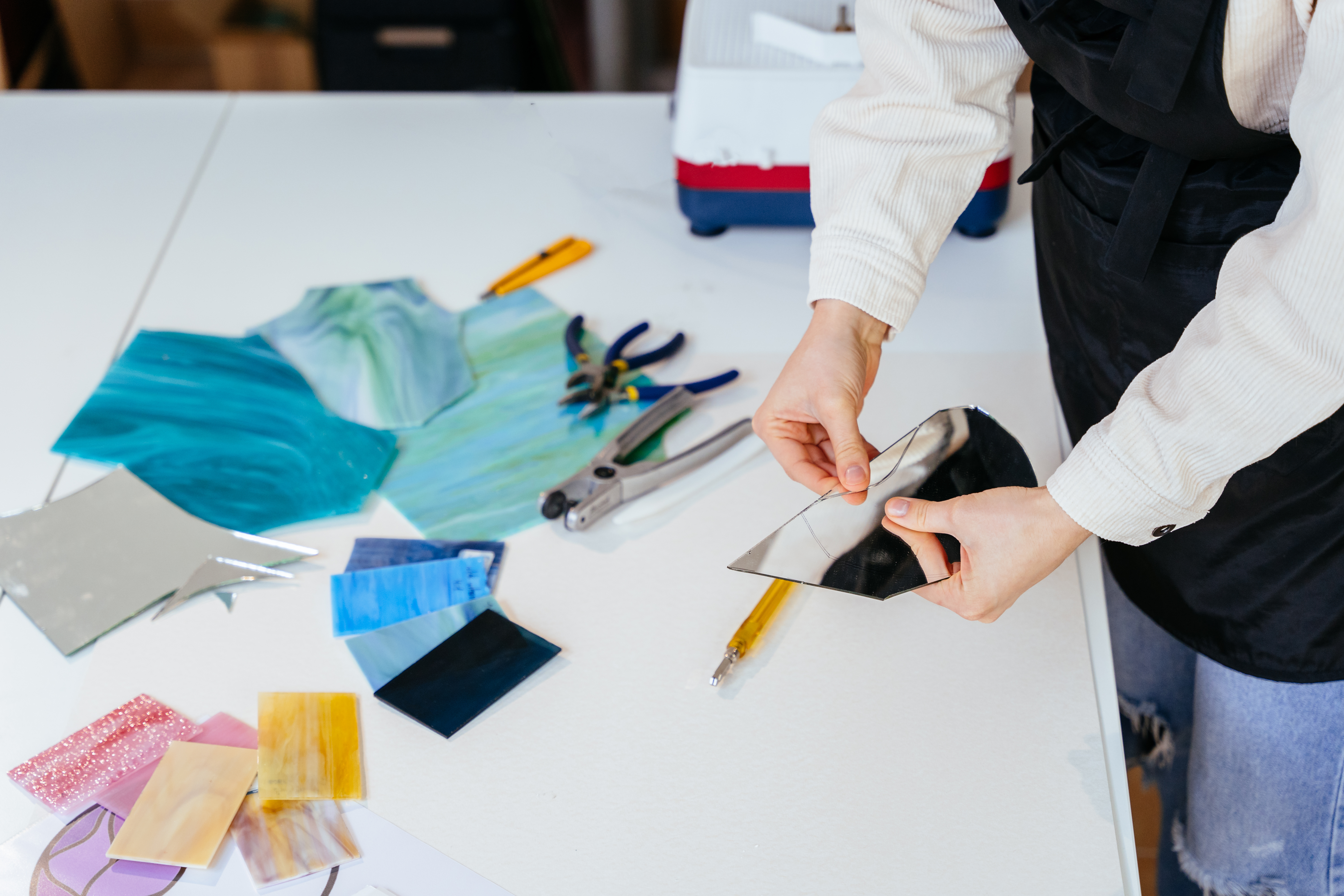 How Custom Cut-to-Size Plastics Boost Efficiency for Trade Professionals in Australia 3 art creative handmade concept hobbies arts and 104754f7df77036c7630