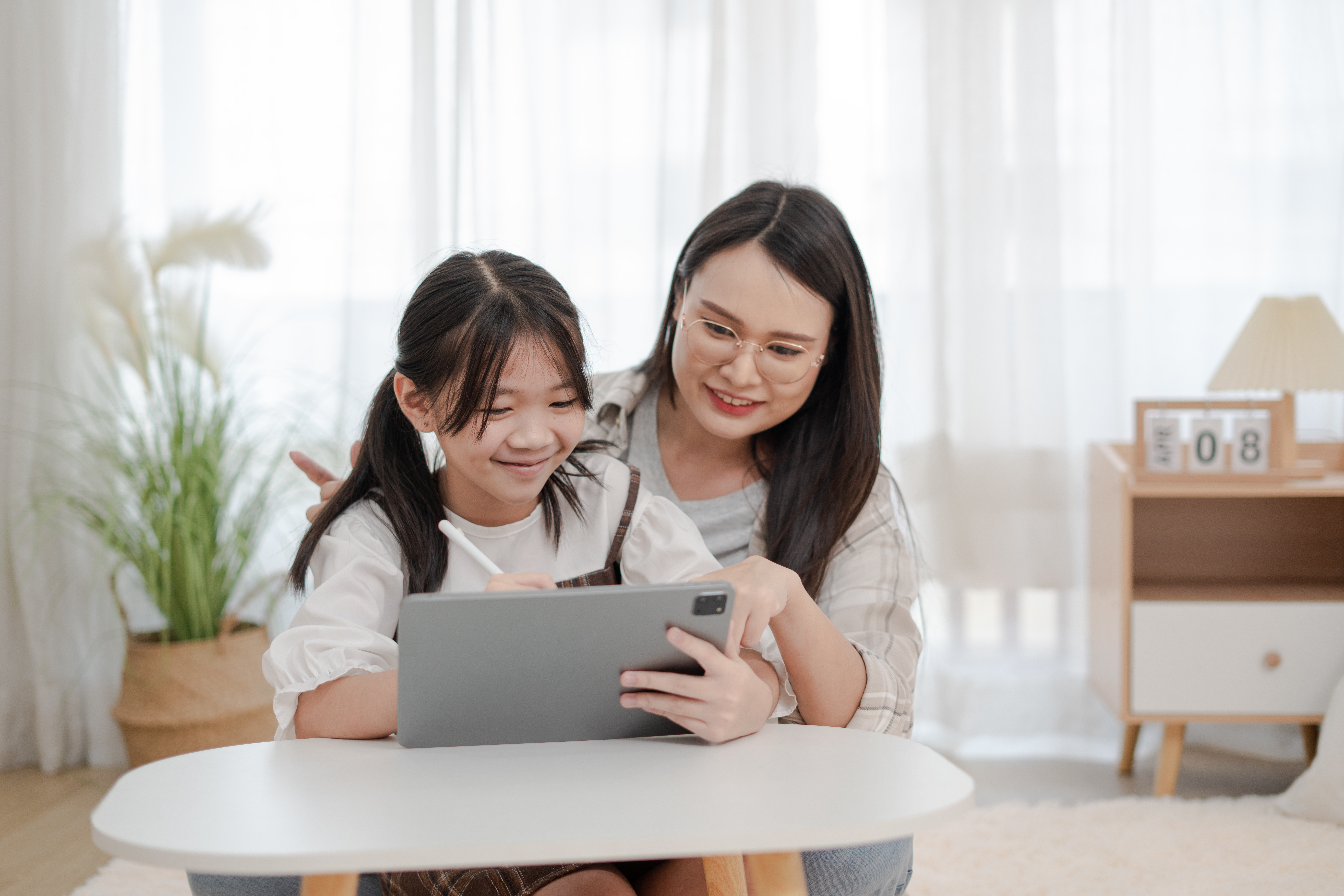 Asian Family Mother And Daughter Using The Tablet 0a079e5e2730479eec10