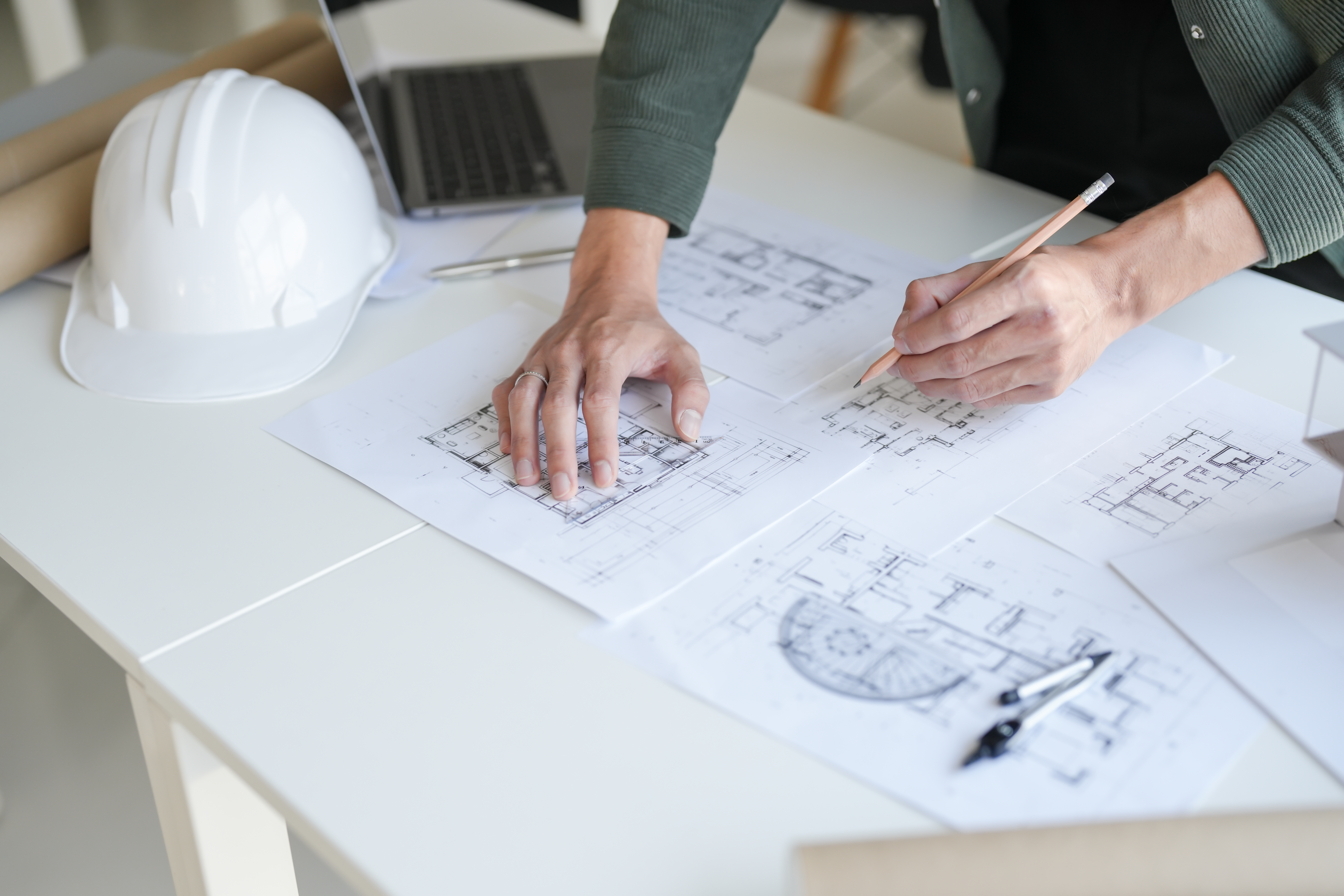 asian man architect or interior designer holding c e1b6ef07f514980c7841