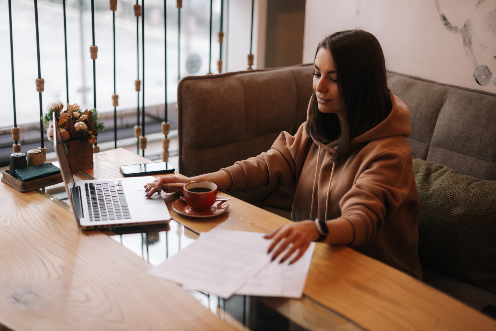 Checklist de ingresos y deducciones para maximizar la rentabilidad de tu Airbnb o restaurante