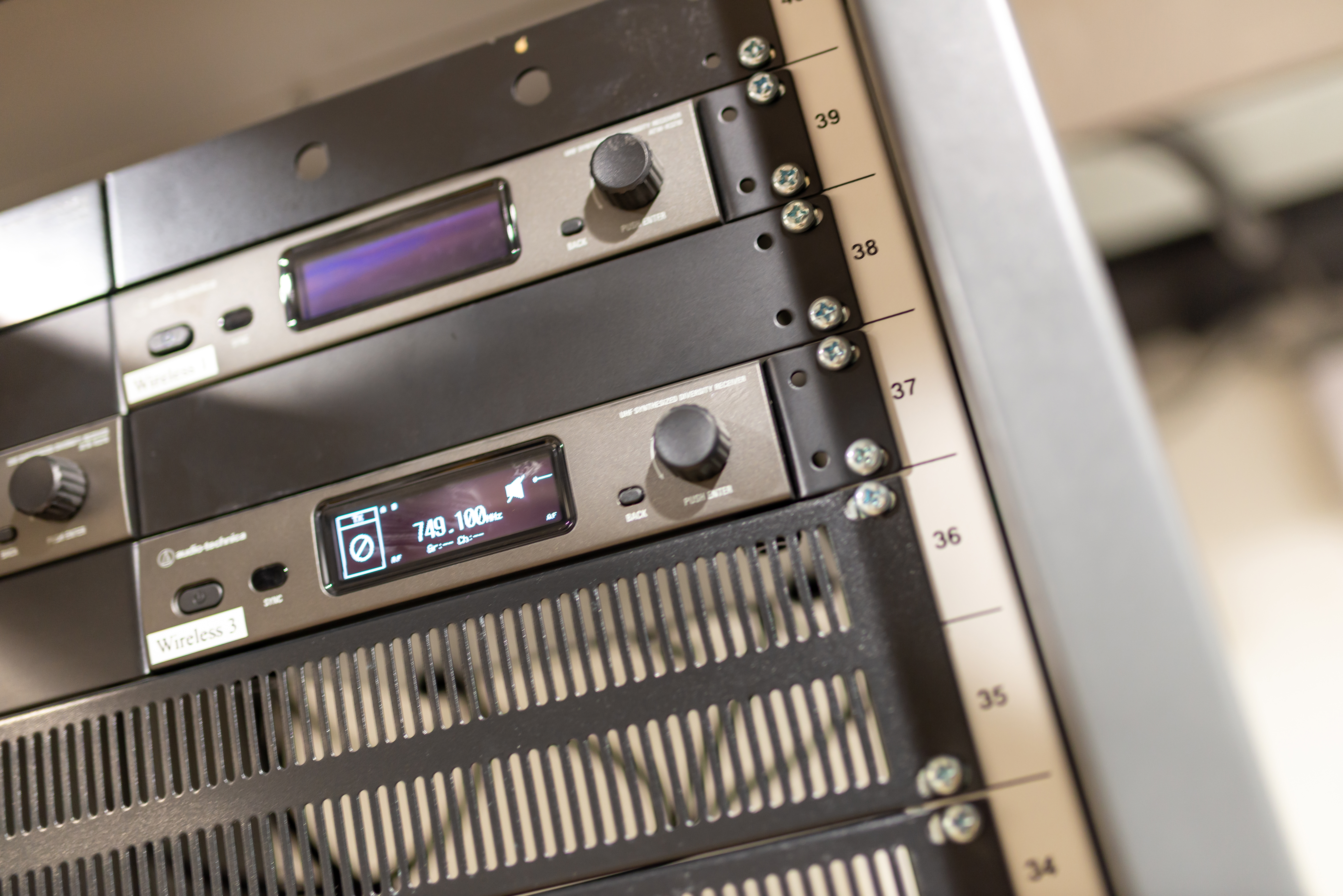 audio equipment rack close up detail 2a410d33cc49c458ba8c
