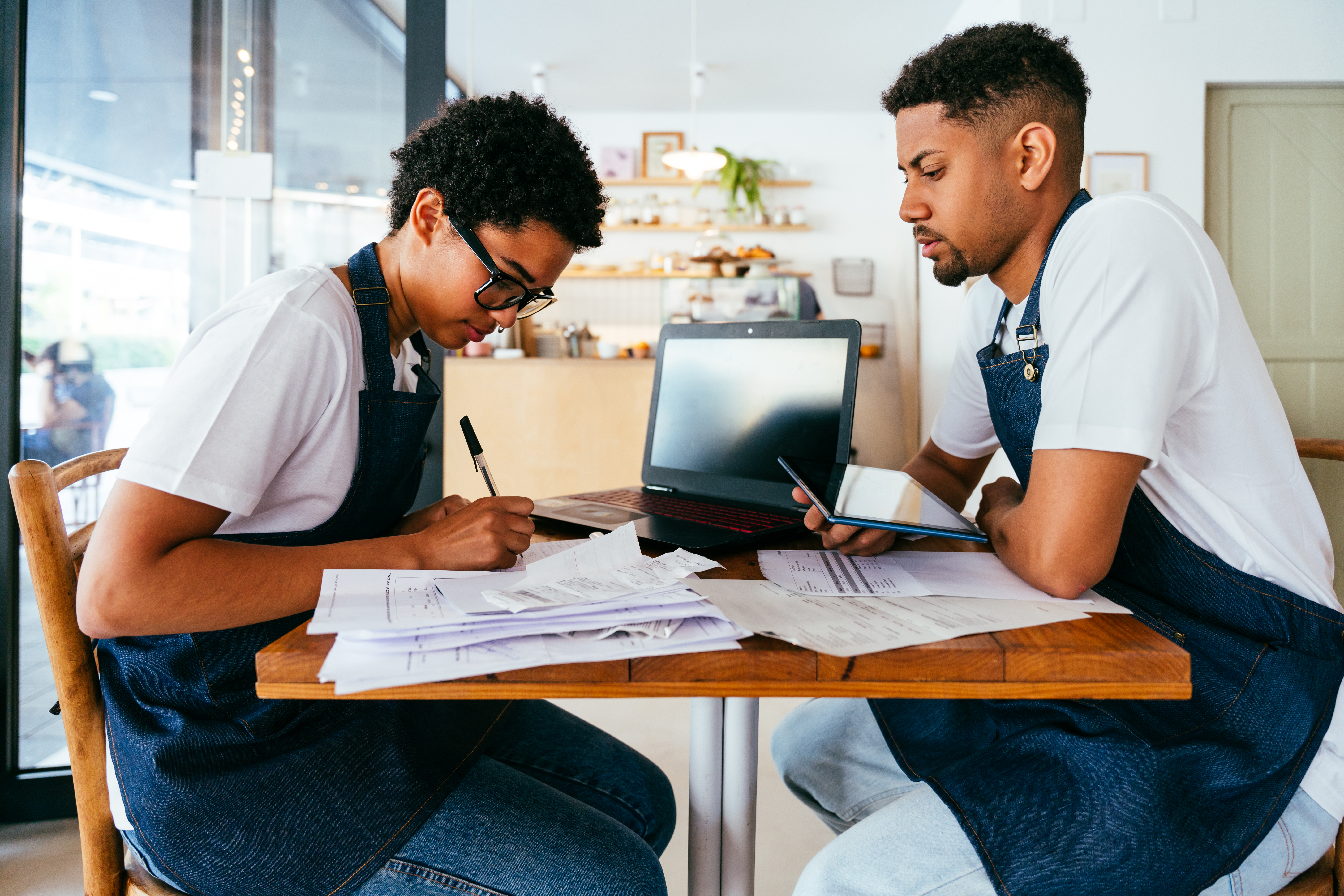 Claves para Simplificar la Contabilidad de tu Restaurante y Enfocarte en la Experiencia del Cliente