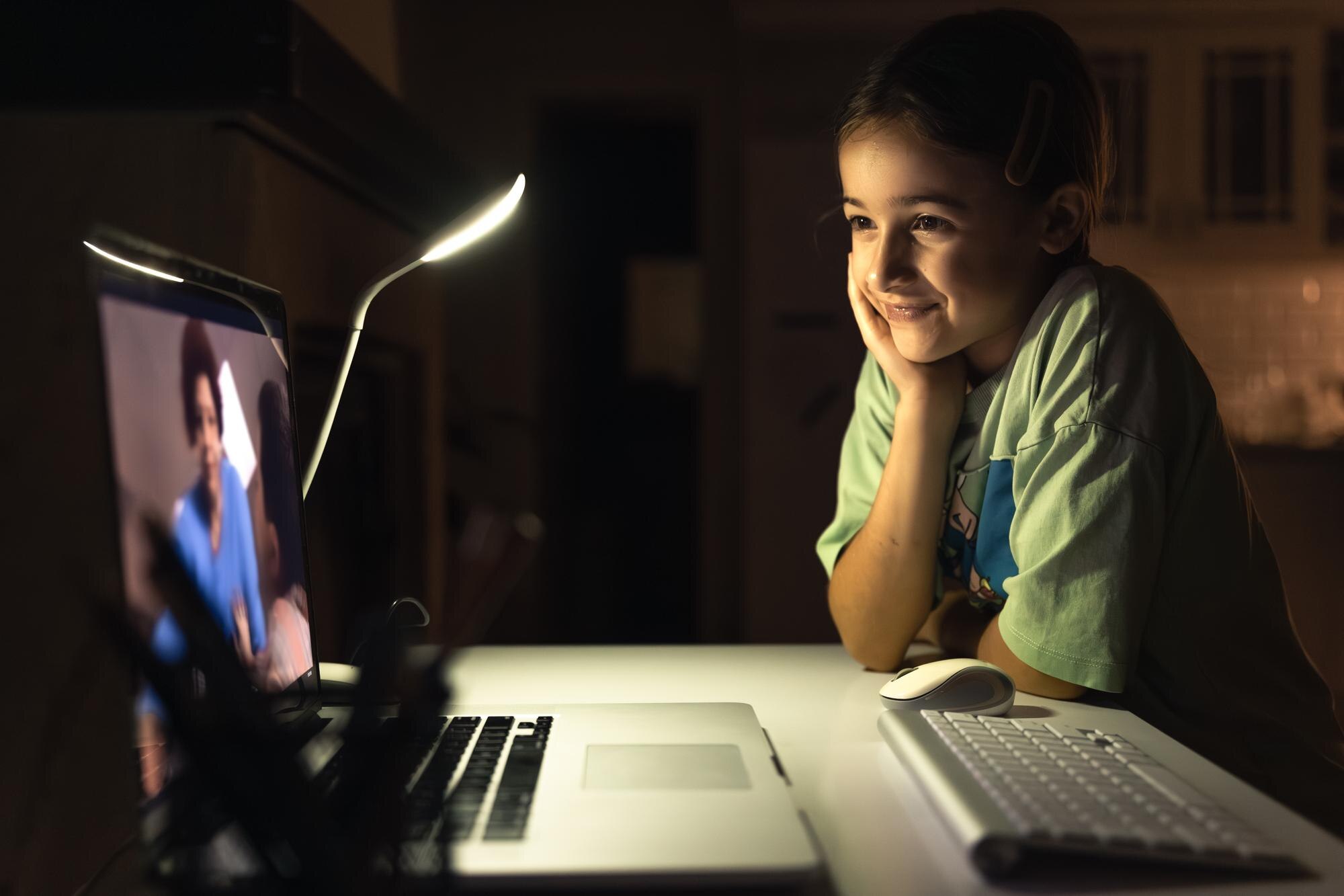Beautiful Girl Studies At The Computer At Night Te Ca605fa6b8b53e170366