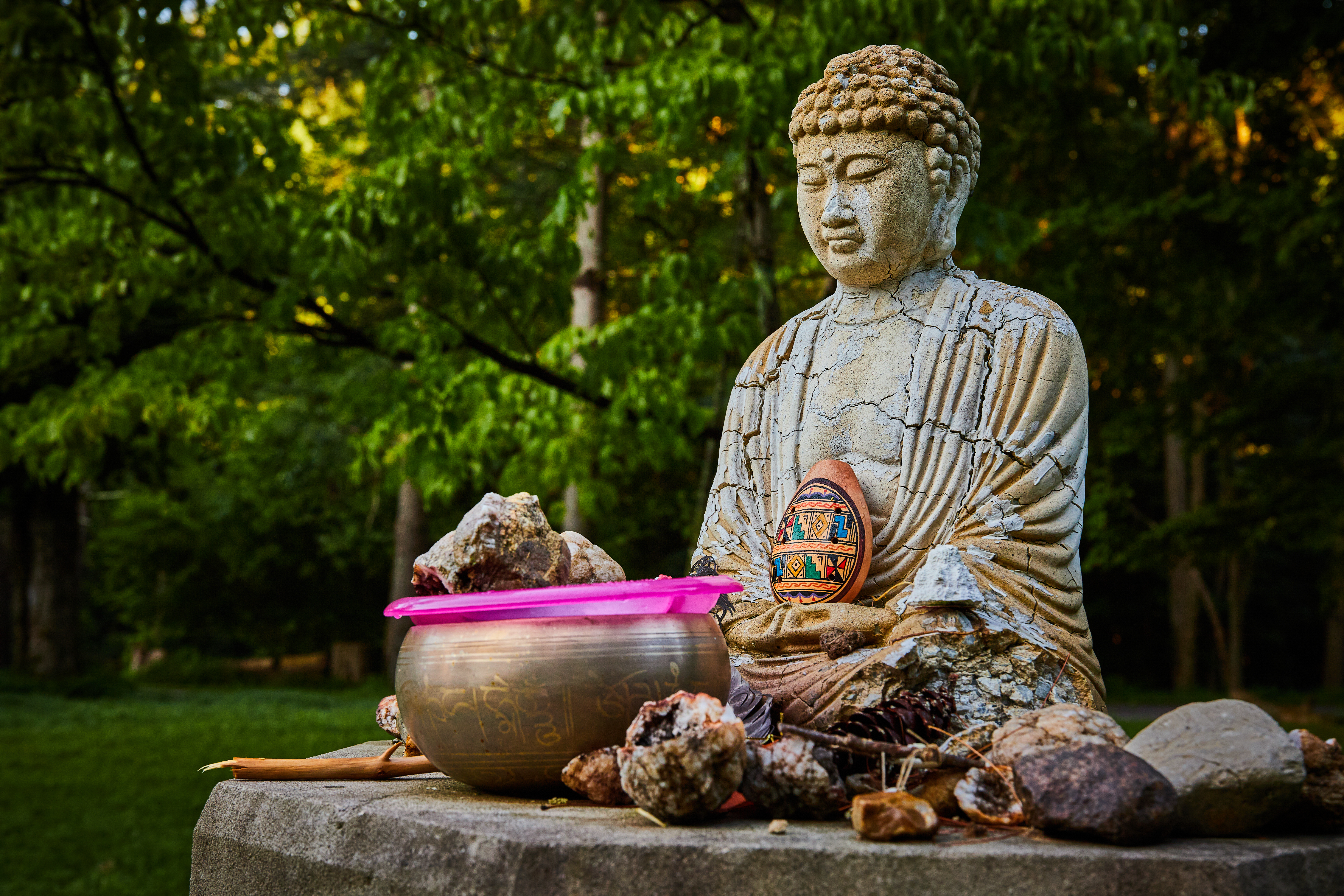 buddhist prayer small statue with cracks and donat bb526b97ab2a9d16dec8