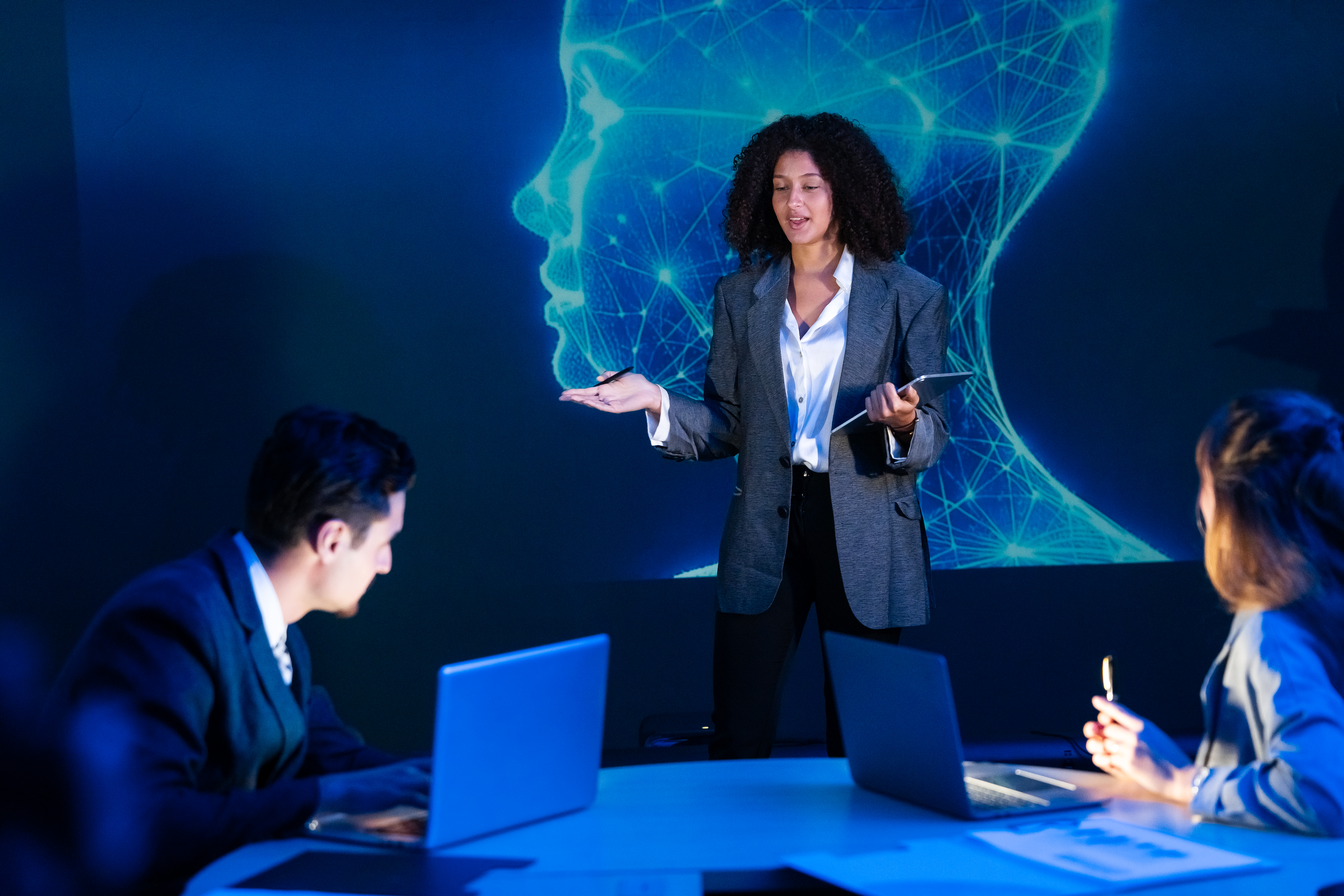 Unlocking Training Potential: AI Personalisation in the Energy Sector 3 business professionals in a strategy meeting disc f7e1f3255e76338f7faf