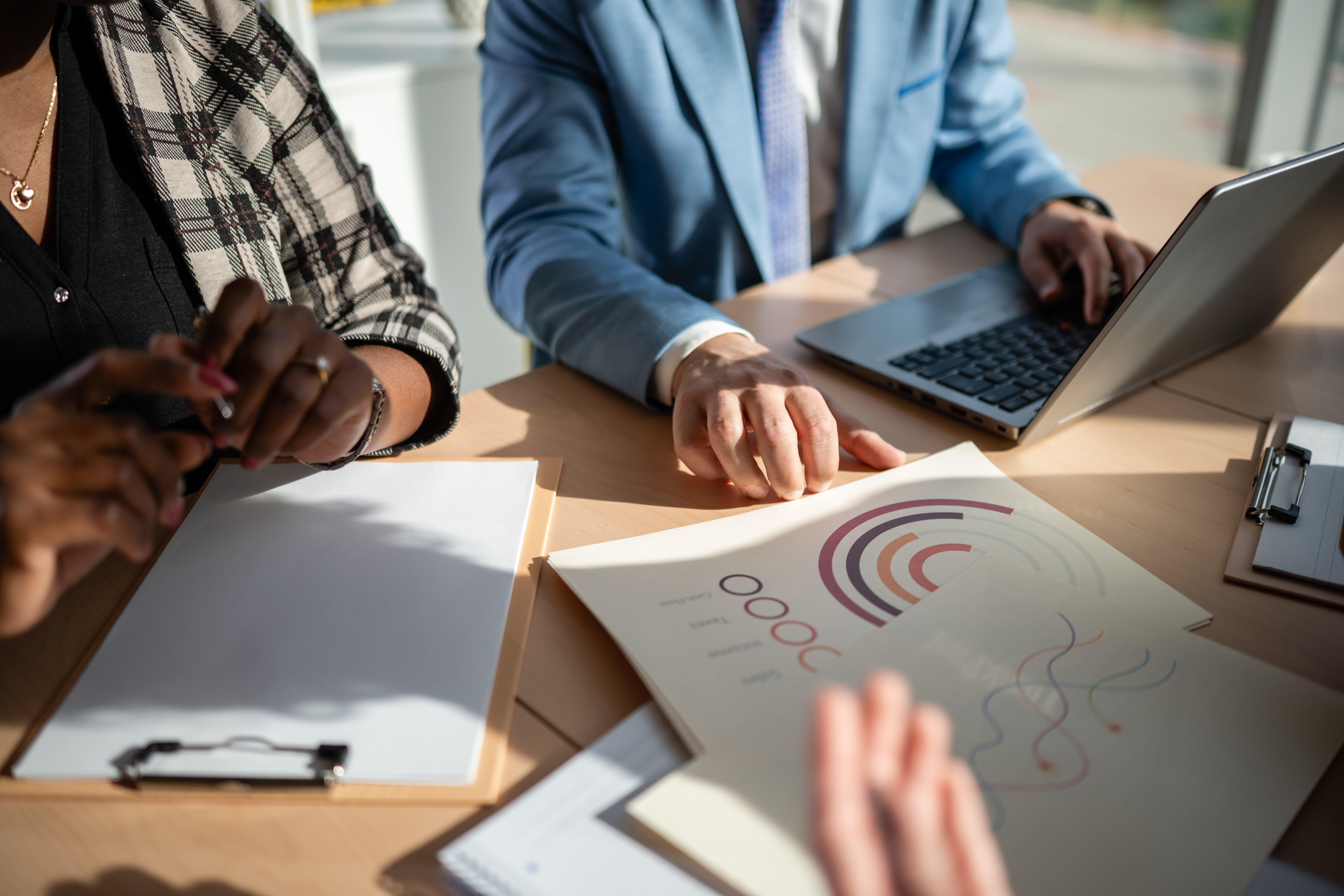 Stronger Together: How Community Support Enhances Financial Literacy