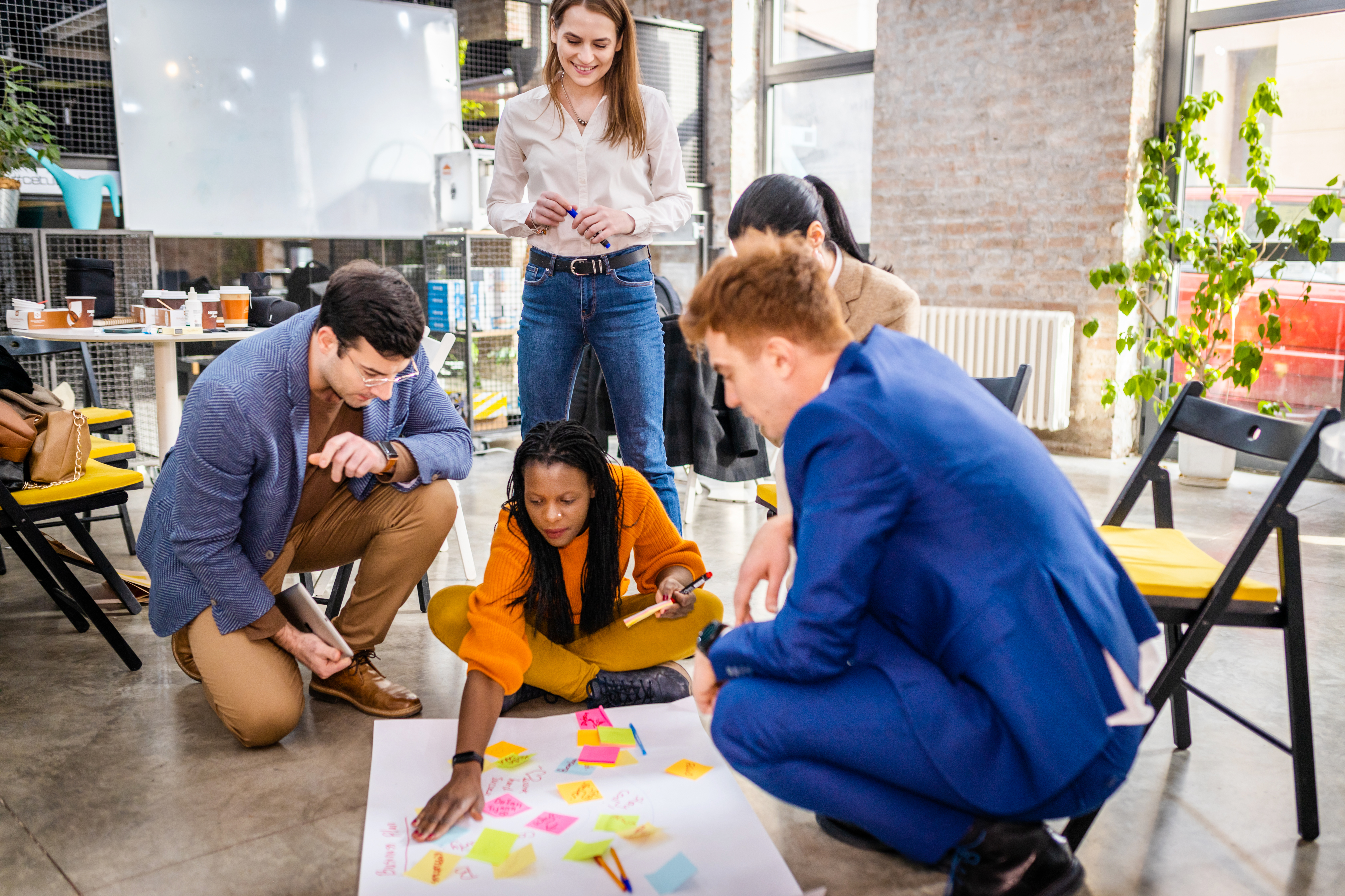 business team working in a start up office 7324aa5183d9e5ef8a46