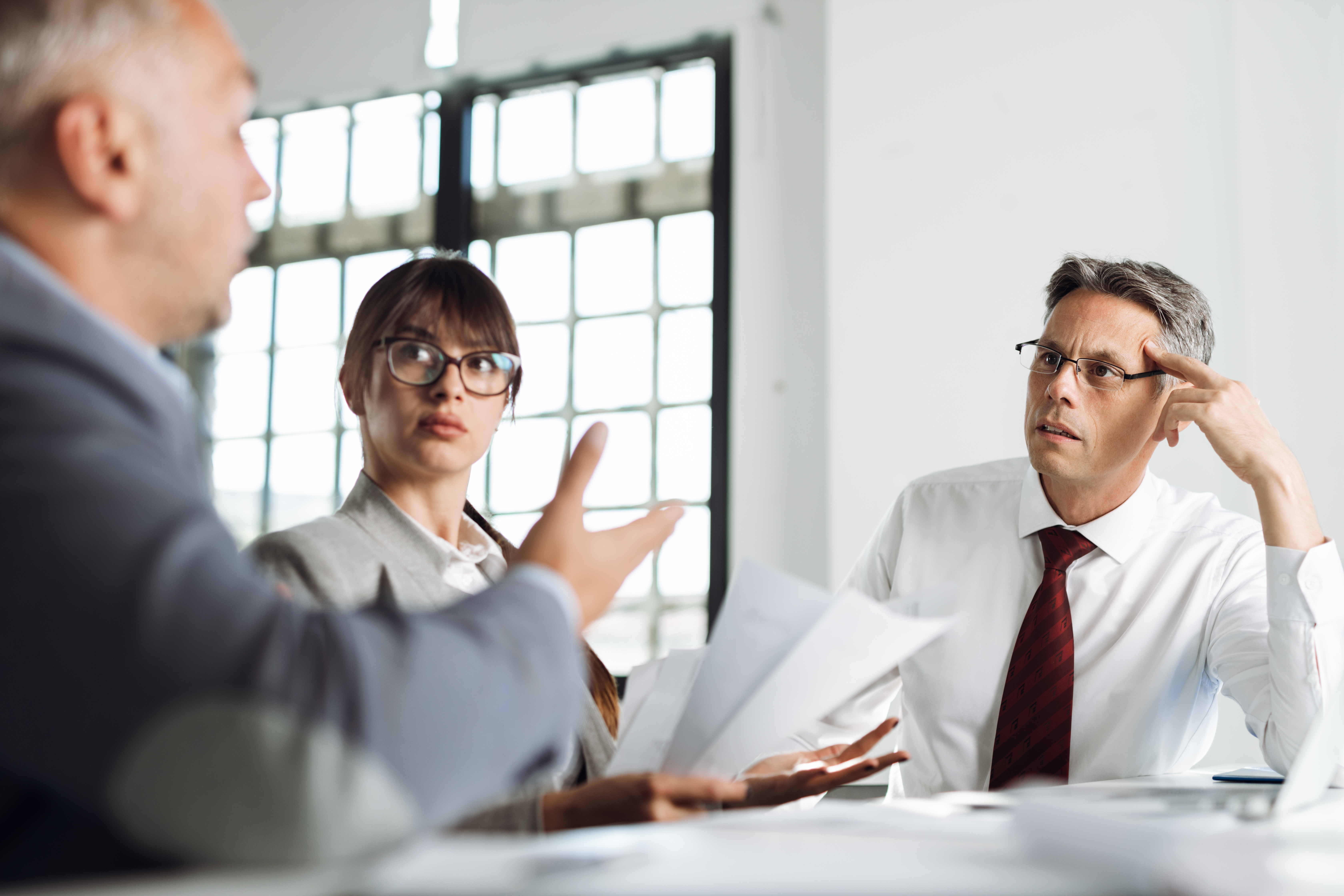 Businessman Discussing With His Colleague On A Me Ec0Afee77B46E91D4Dc0