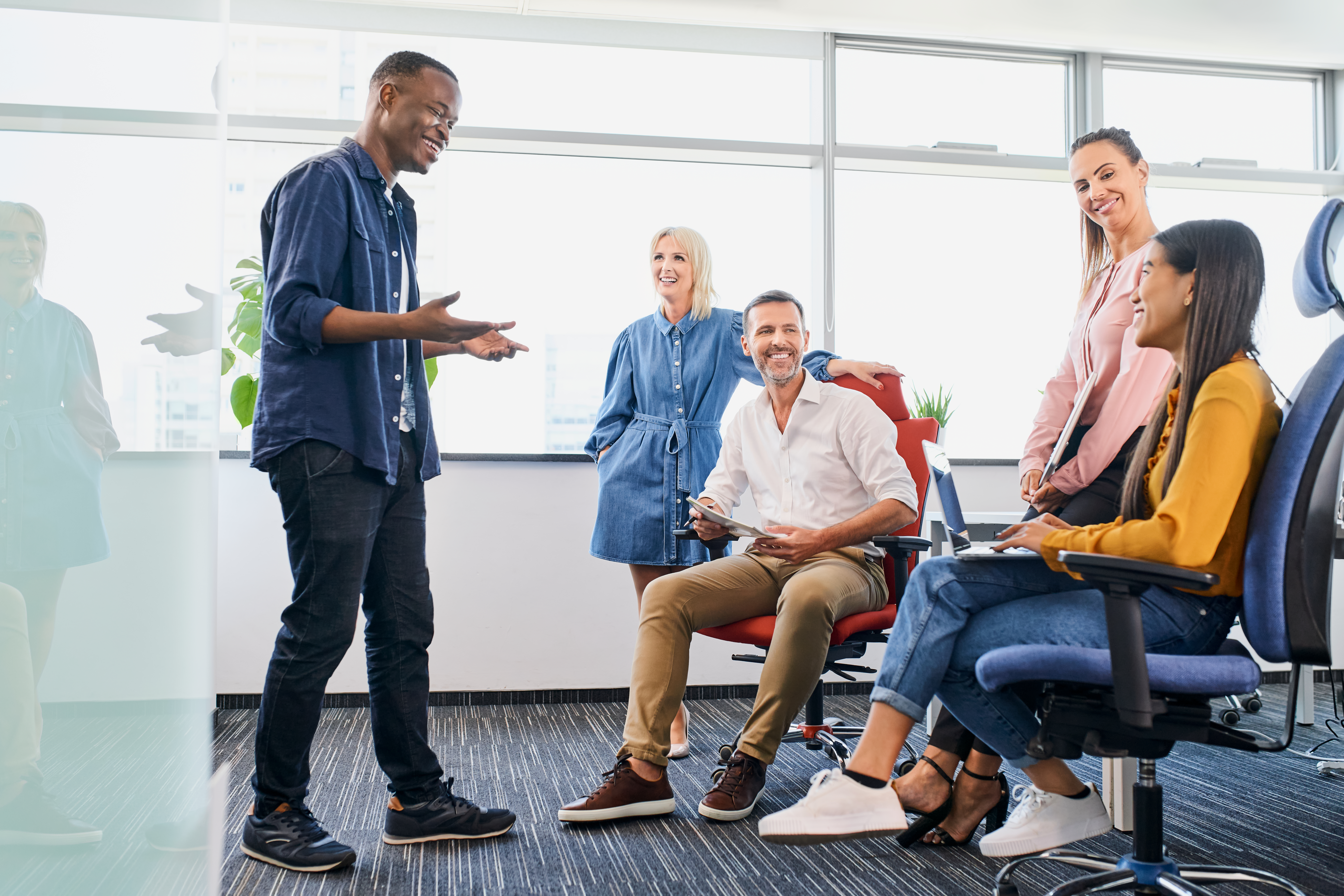 businessman leading meeting with work colleagues i 87ef442e7f9d0f577de7