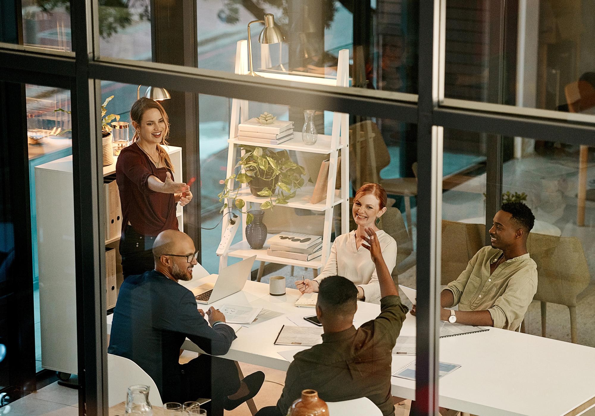 businesspeople in a marketing growth strategy disc ff99e4f77016e48e0ff3
