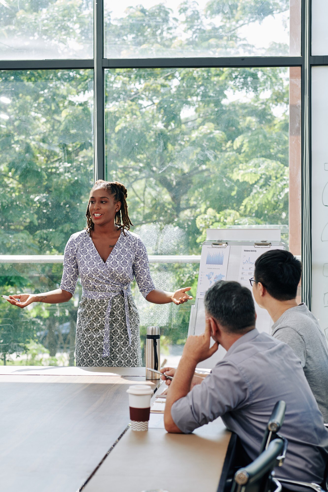 businesswoman talking at meeting 02bd0b46bbfd2f9674cd