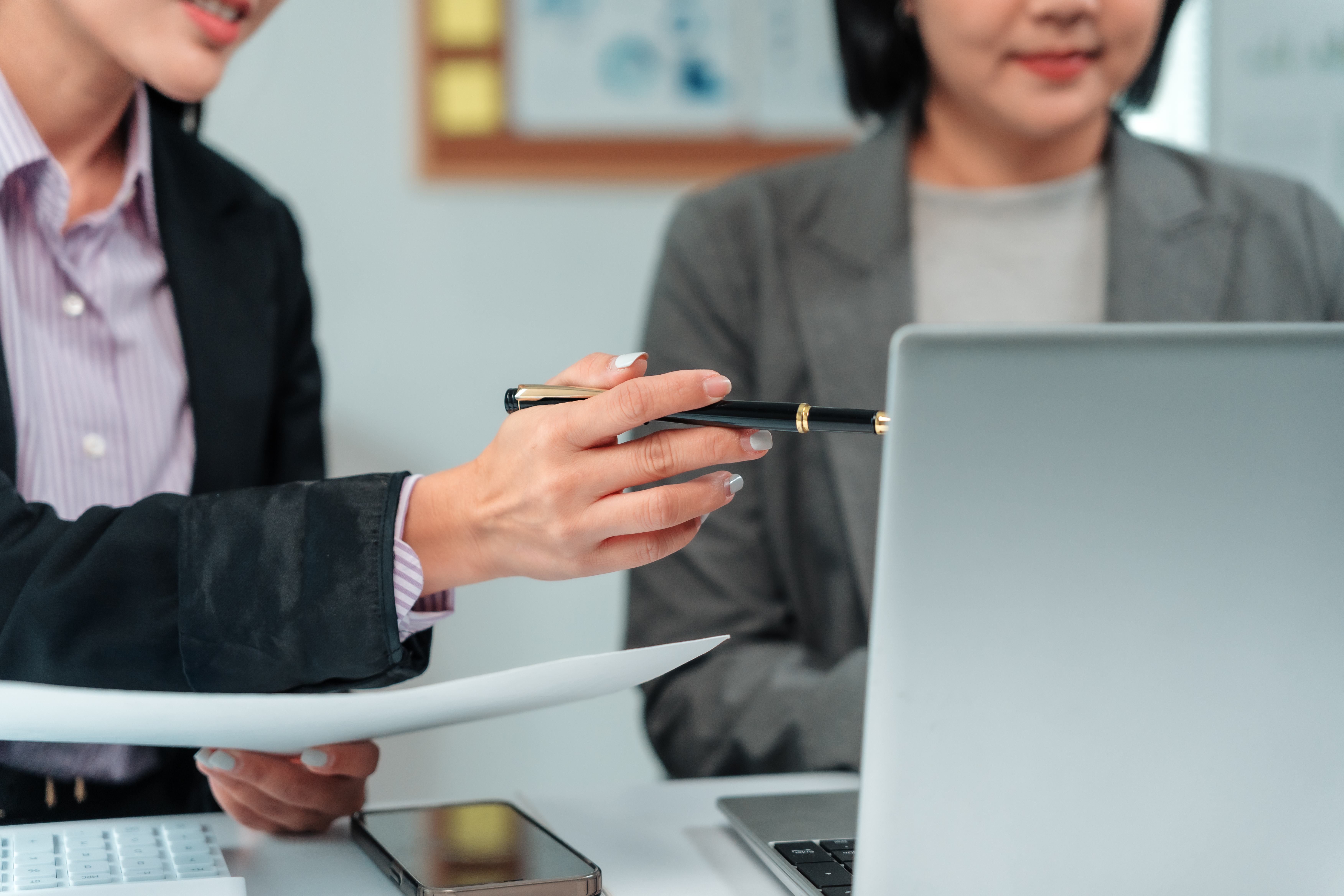 businesswomen analyzing financial data on laptop a 0e1860a31212efc016c7