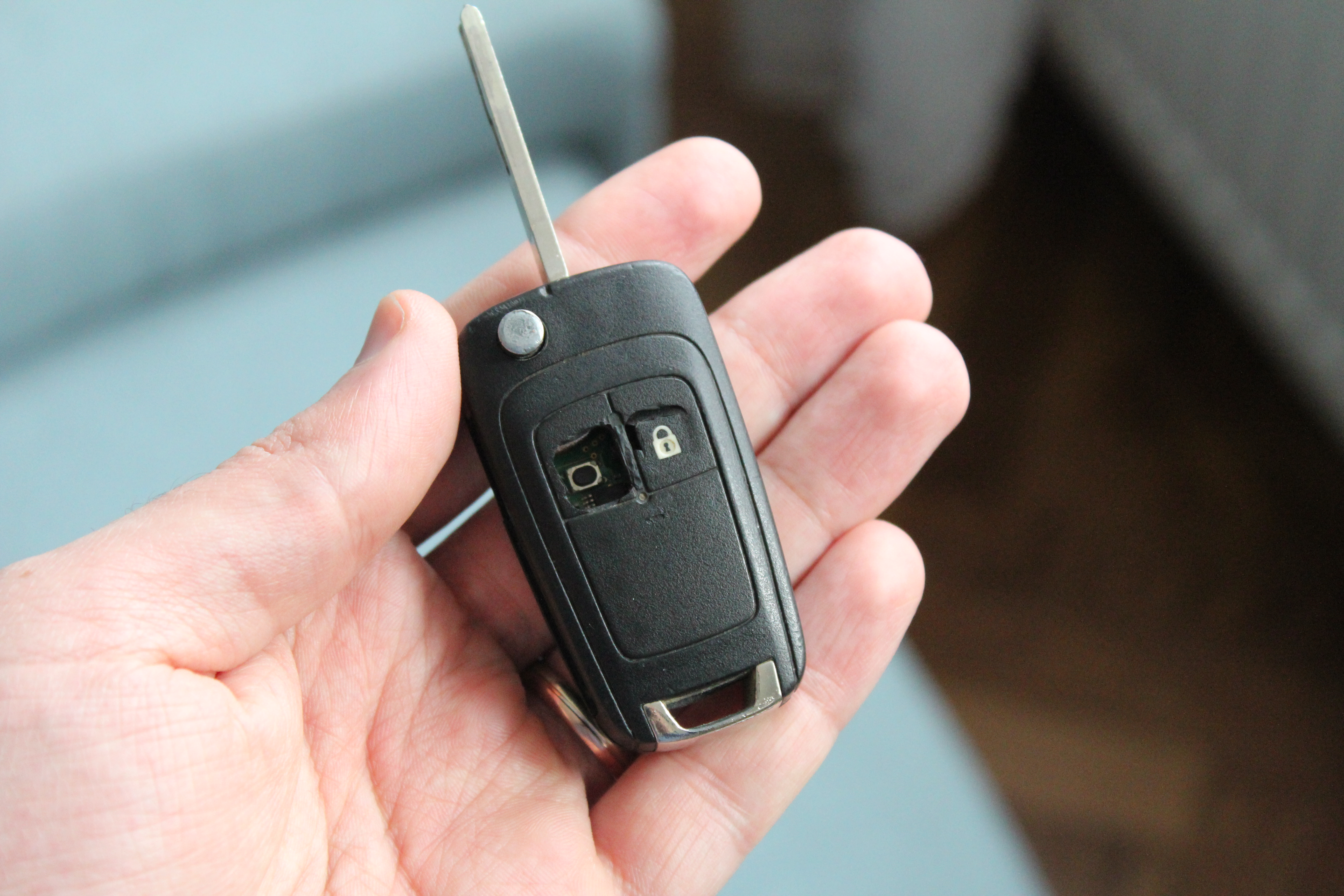 The Hidden Dangers of Ignoring a Broken Car Key: Why You Should Act Fast! 3 Metro-Keys Locksmith Service