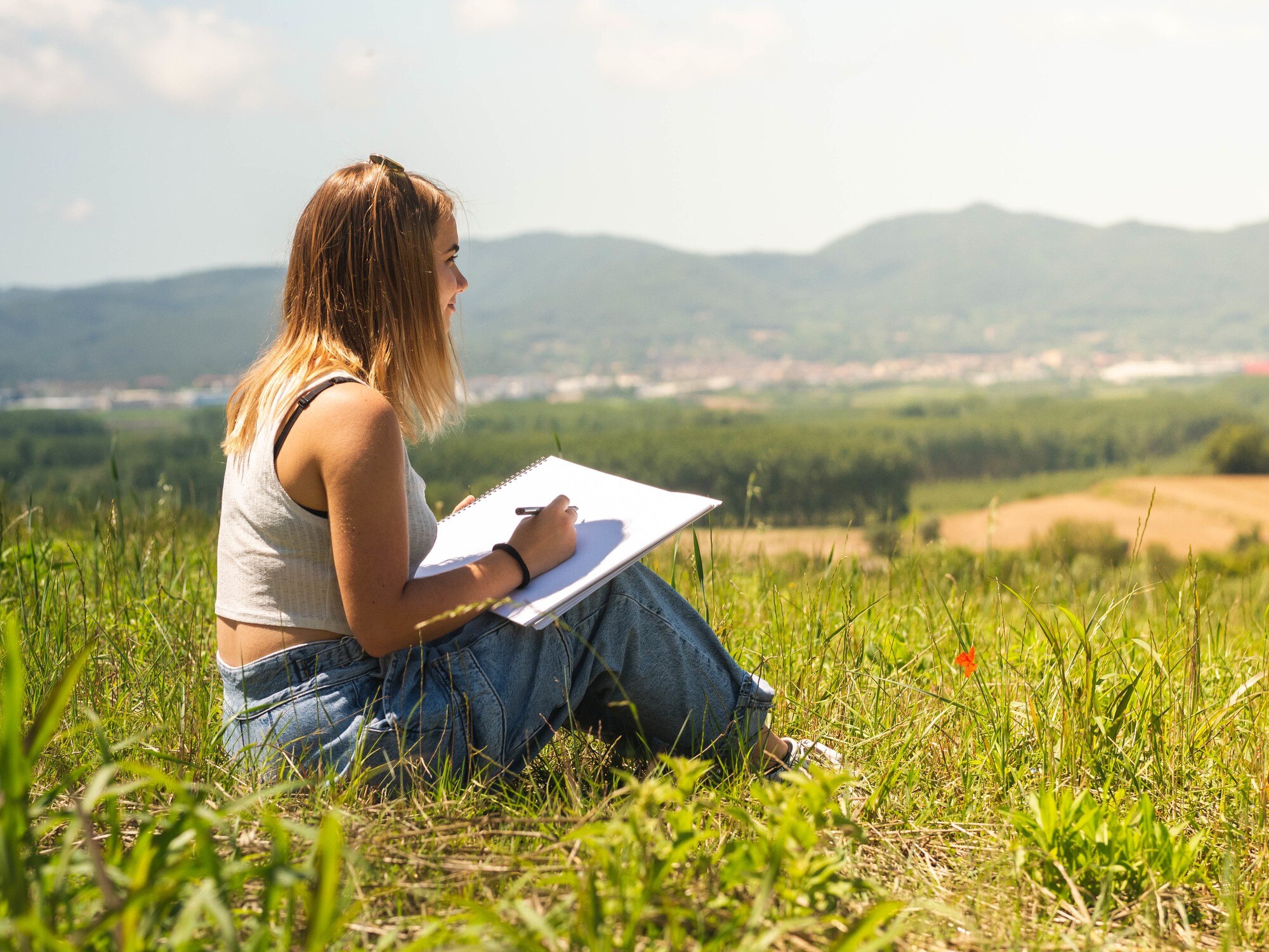 Caucasian Female Sitting And Drawing In Nature 4395417Bbfe5Dfa823A3