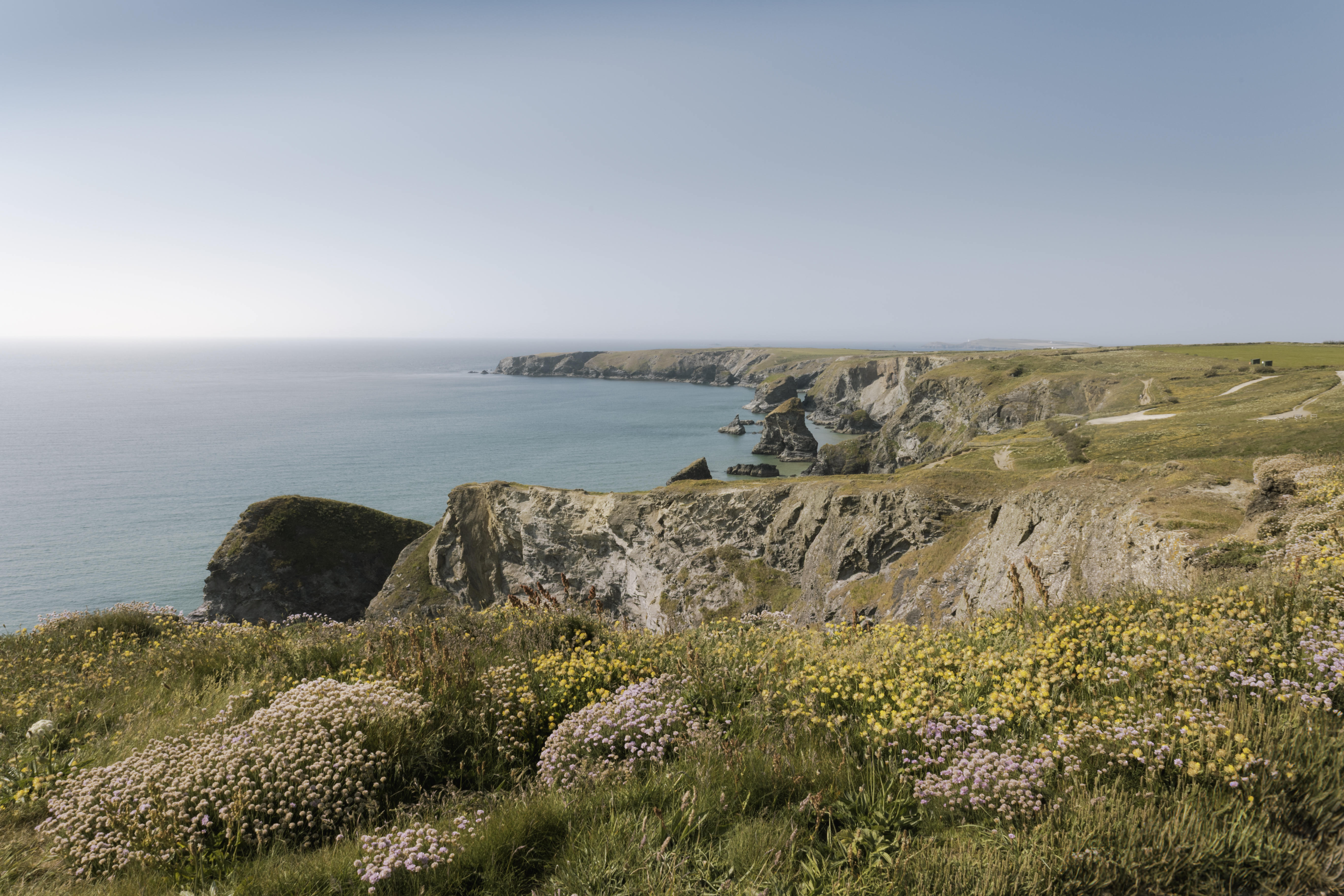 cliffs and turquoise sea at bedruthan steps with w 19974d1834ba02e9fca2 BTOURS