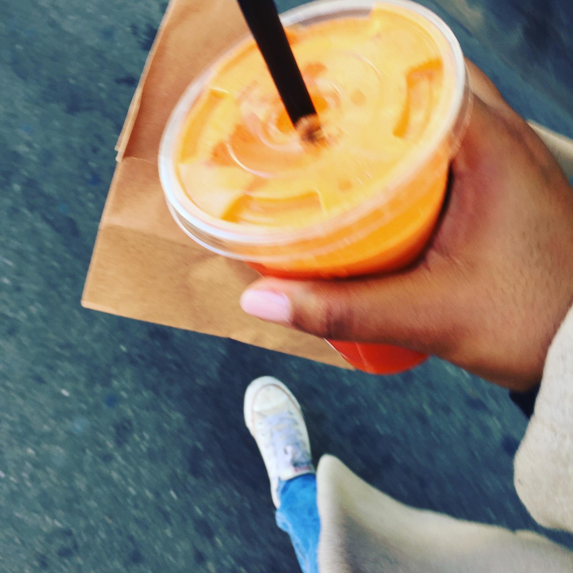 The Busy Chicagoan’s Guide to Nutritious Fast Dining (Without Missing a Beat!) 2 close up of cropped hand d825249d563d31a09be4