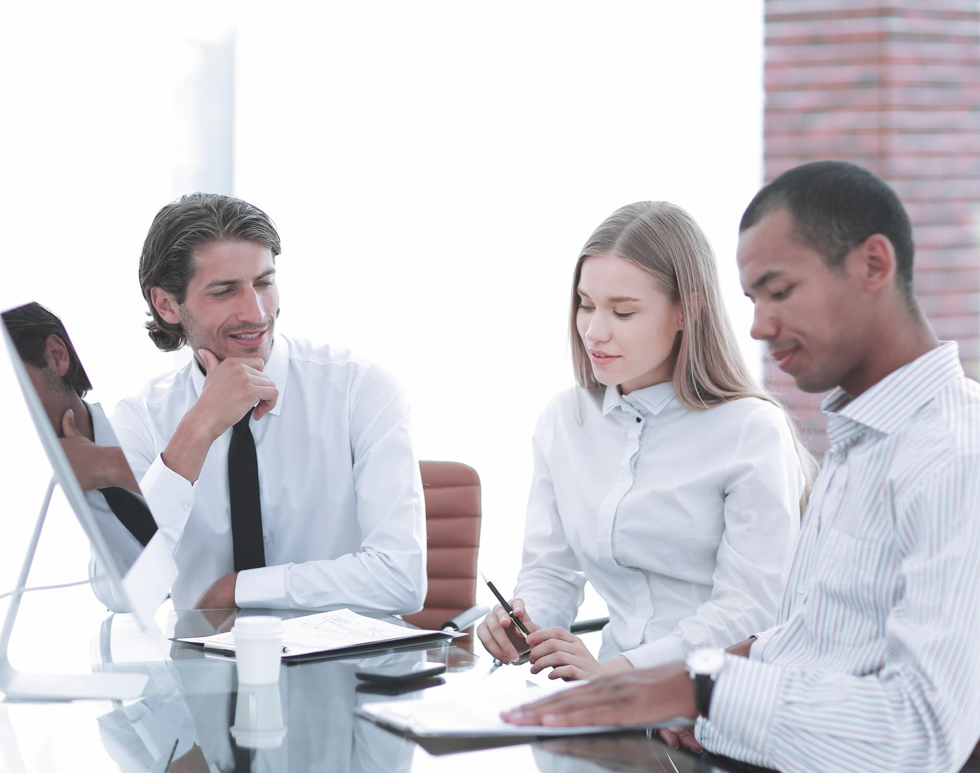 Planeación fiscal que te salva: cómo evitar multas del SAT e IMSS en Airbnb y restaurantes