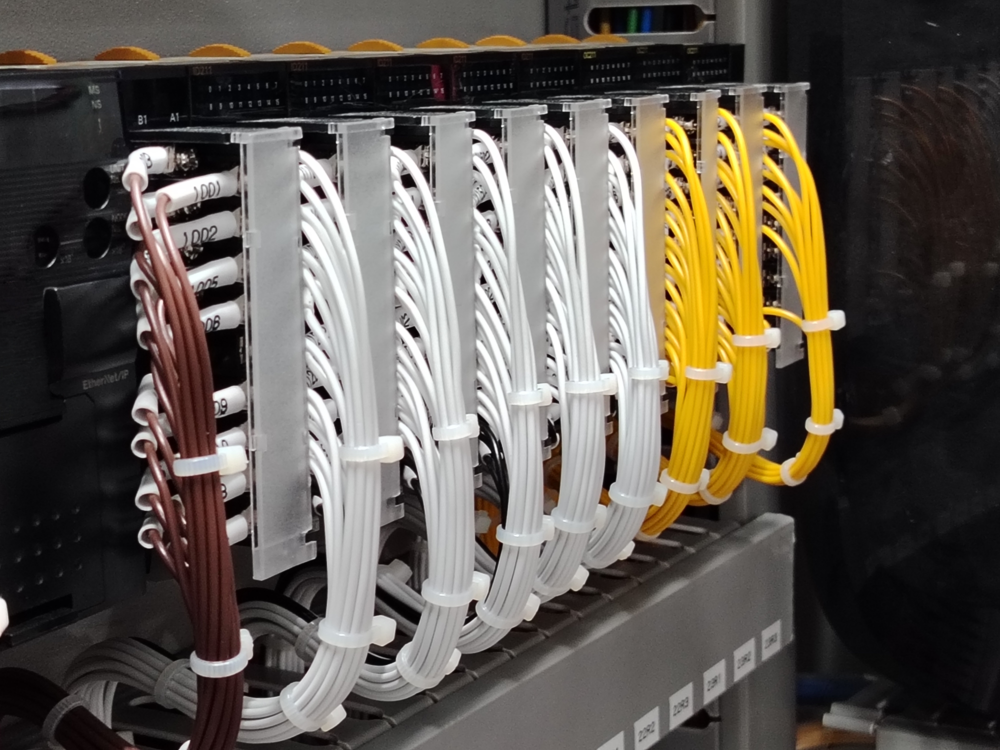 closeup image of the wiring harness and plc module f056b76bdaf55ab7a1b3