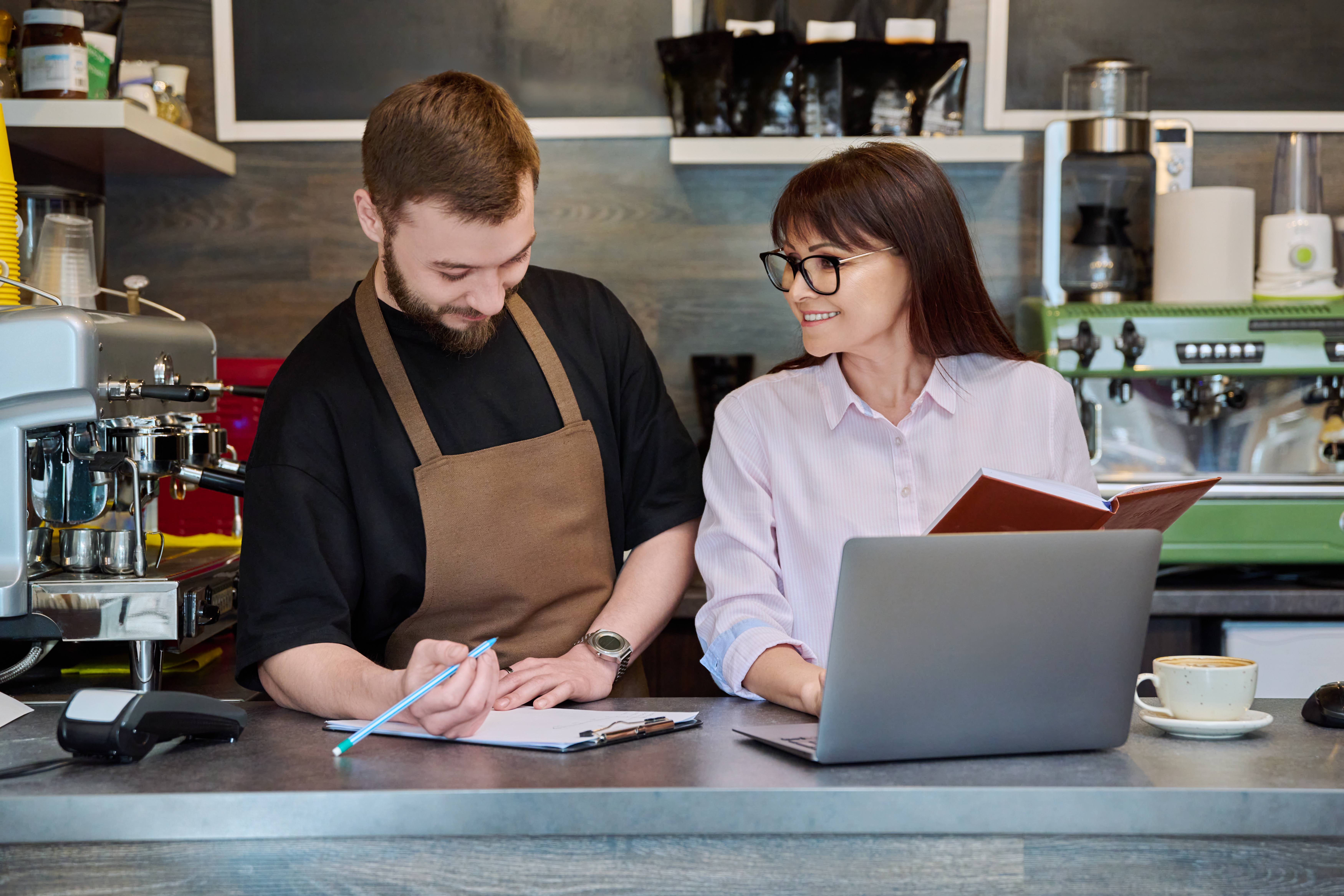 Revisión fiscal operativa: recupera control y claridad financiera en tu Airbnb o restaurante