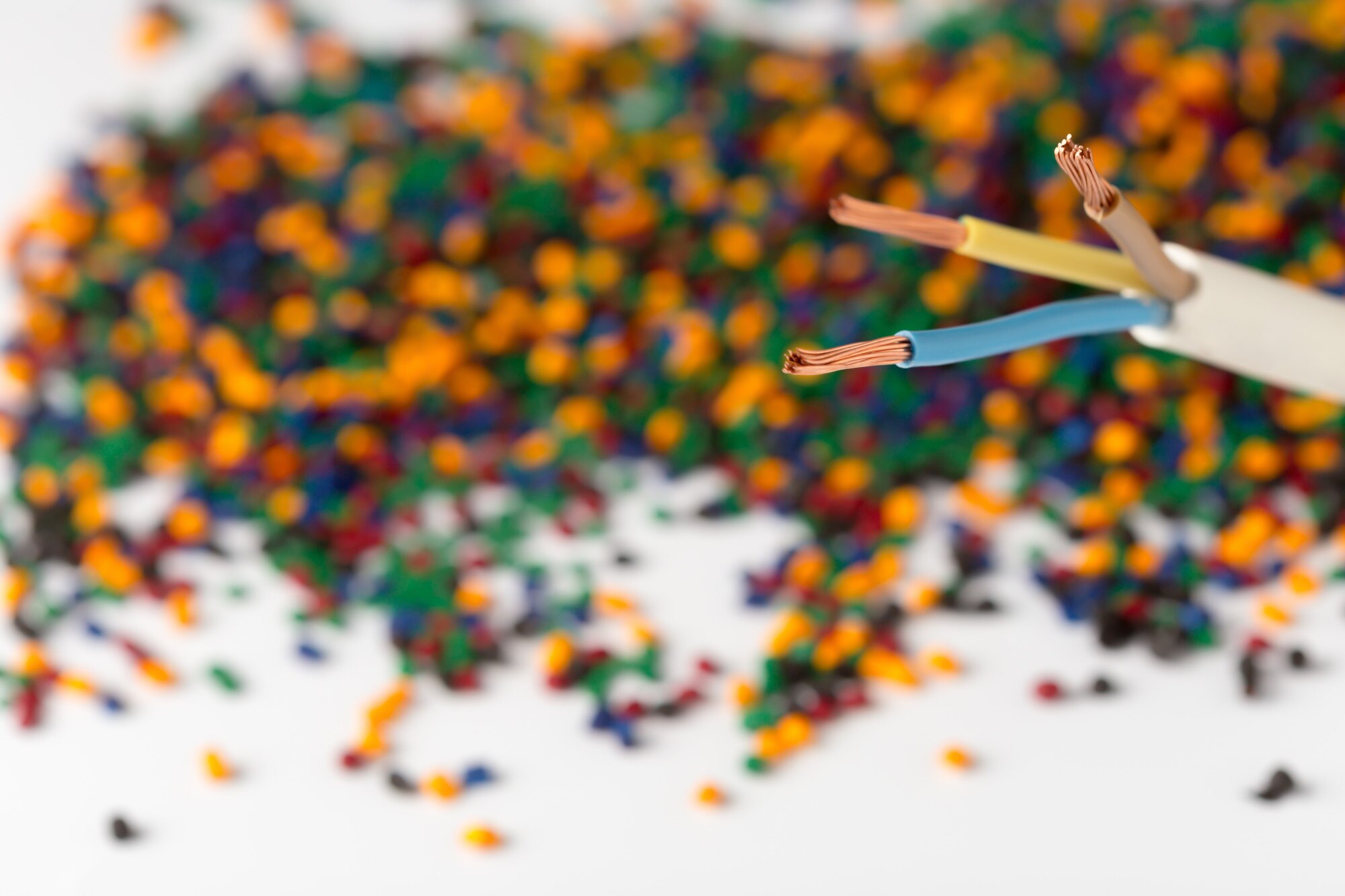 Hidden costs of low‑quality plastics in trade and DIY projects (and how to avoid them) 2 colorful plastic polymer granules for cable 533bb185e96280521c1d