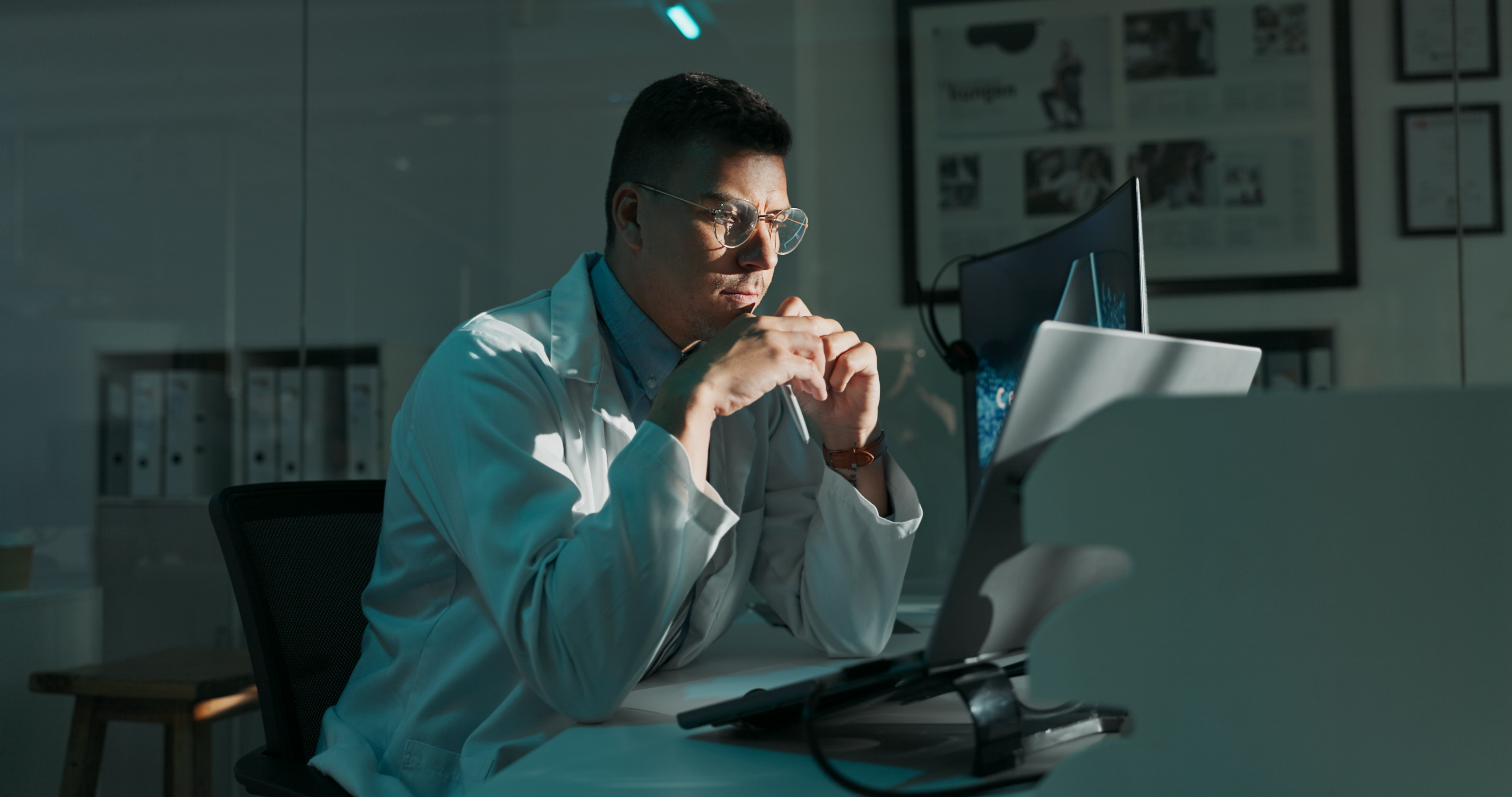 computer doctor and x ray with man in hospital of c8d0e9fdee6cbcc57192