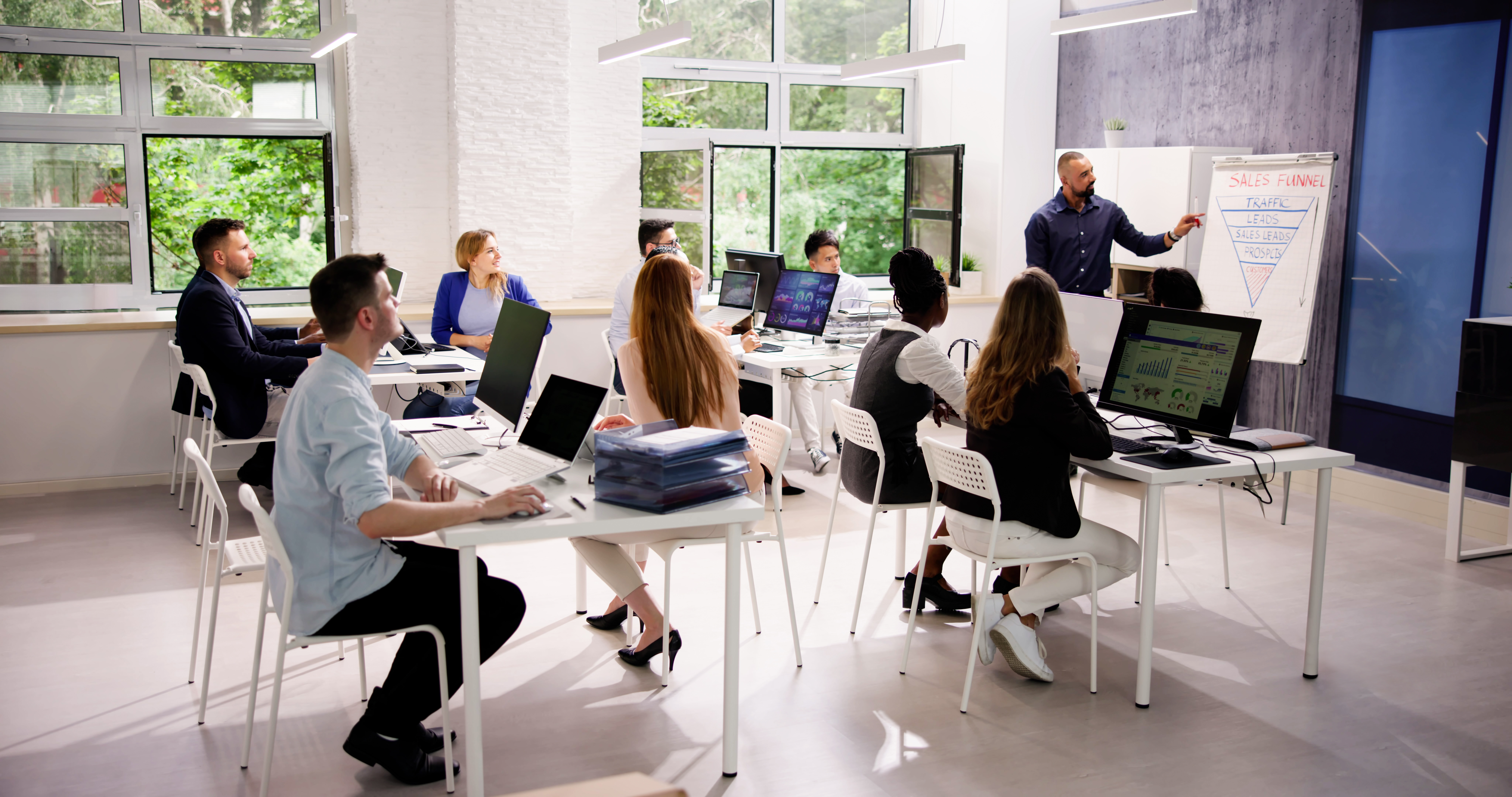 corporate training presentation in classroom c9768ba60ba40bde8582