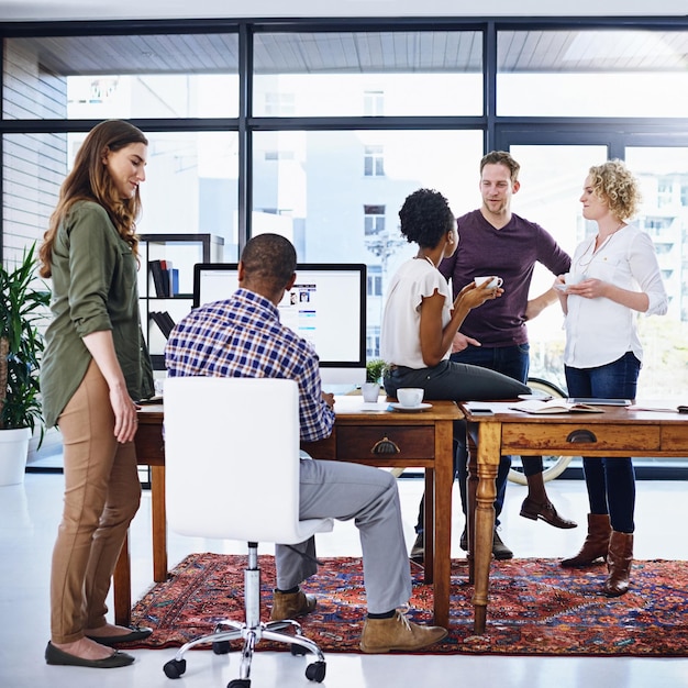 Featured image: Creative people discussion and meeting with team f-9ead525a182362bfad03