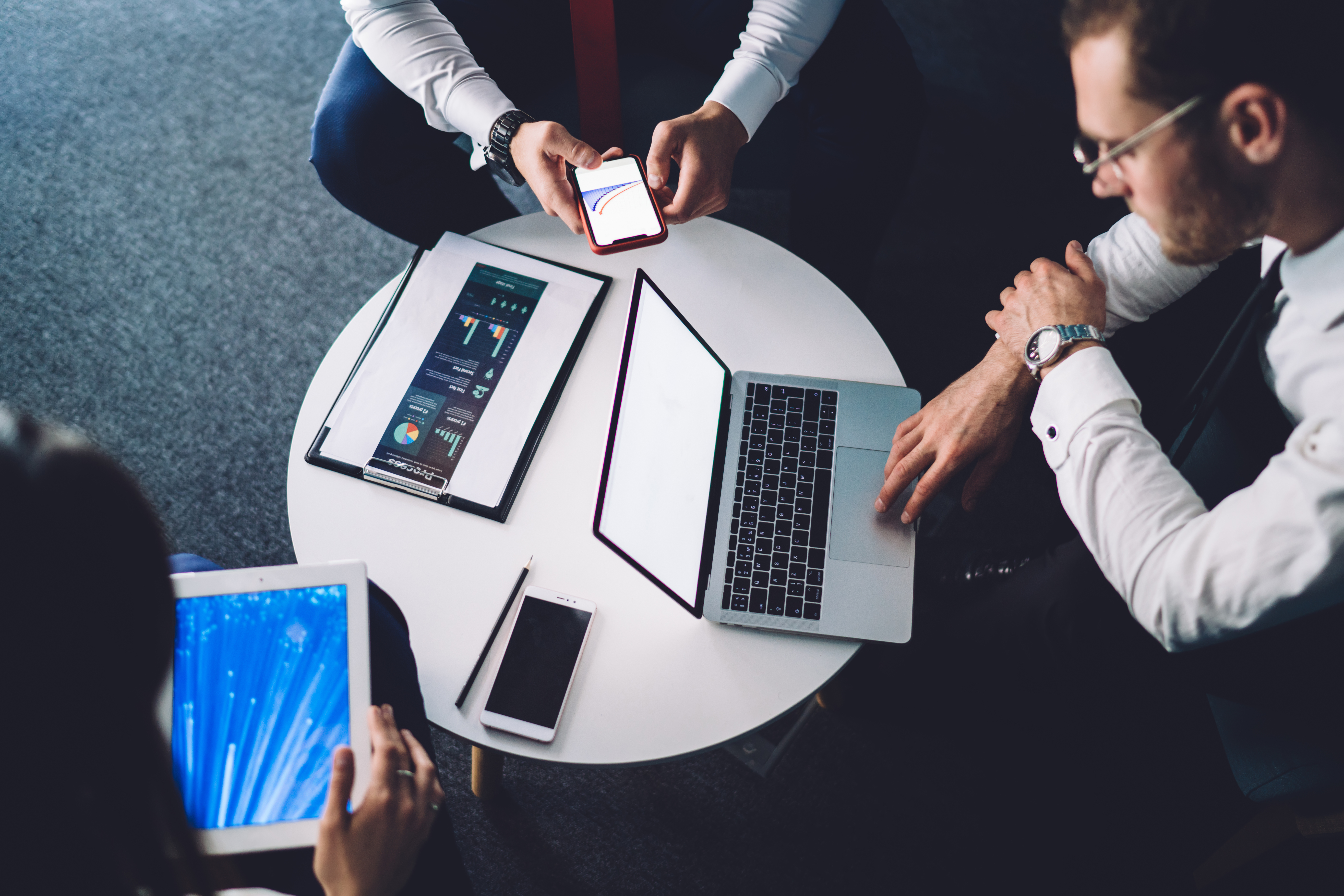 crop employees using gadgets while working on proj 3c39912e680bf0fbb592