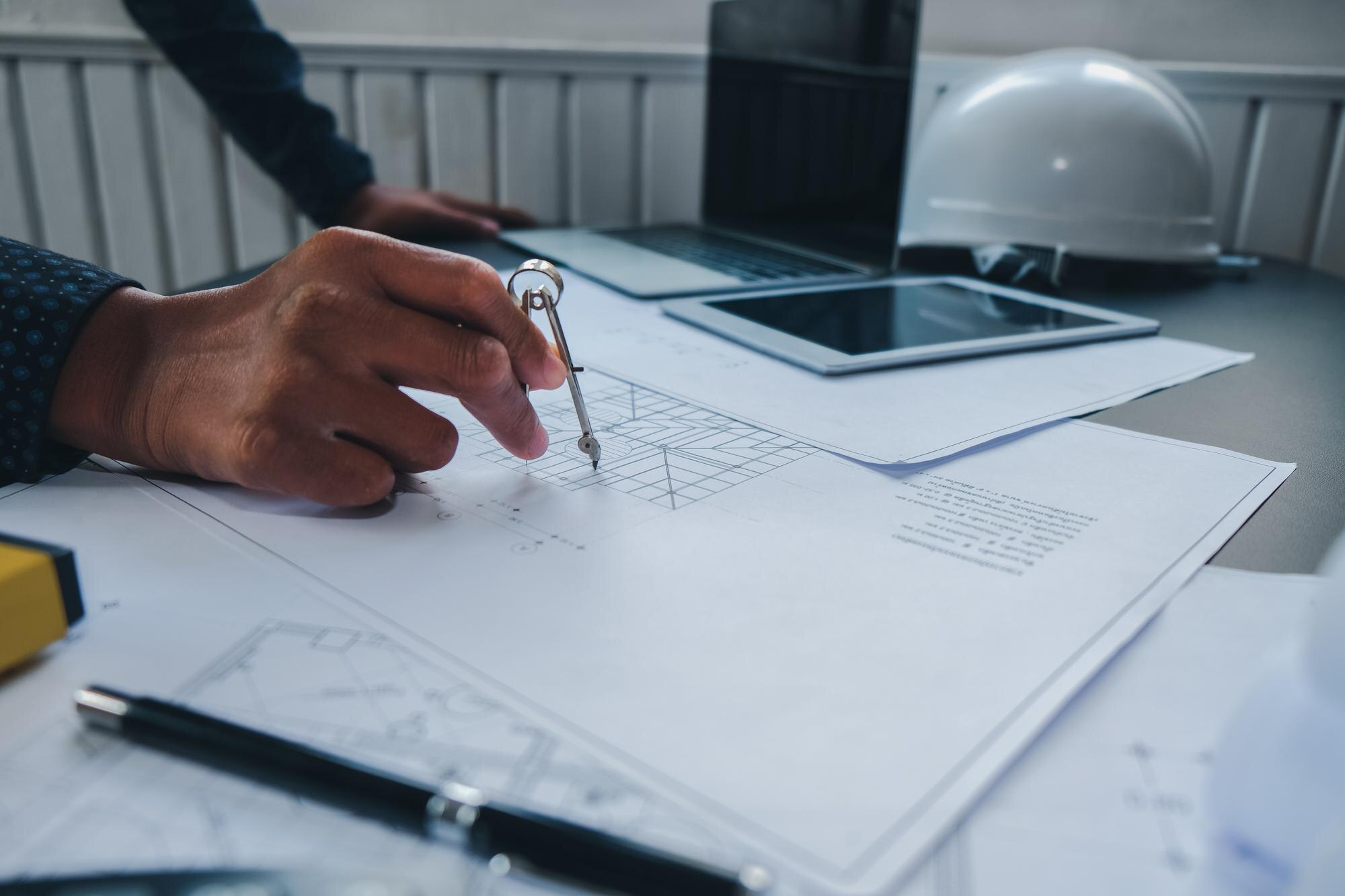cropped hands of architect drawing blueprint at de 77cbbfa7f0988b934380