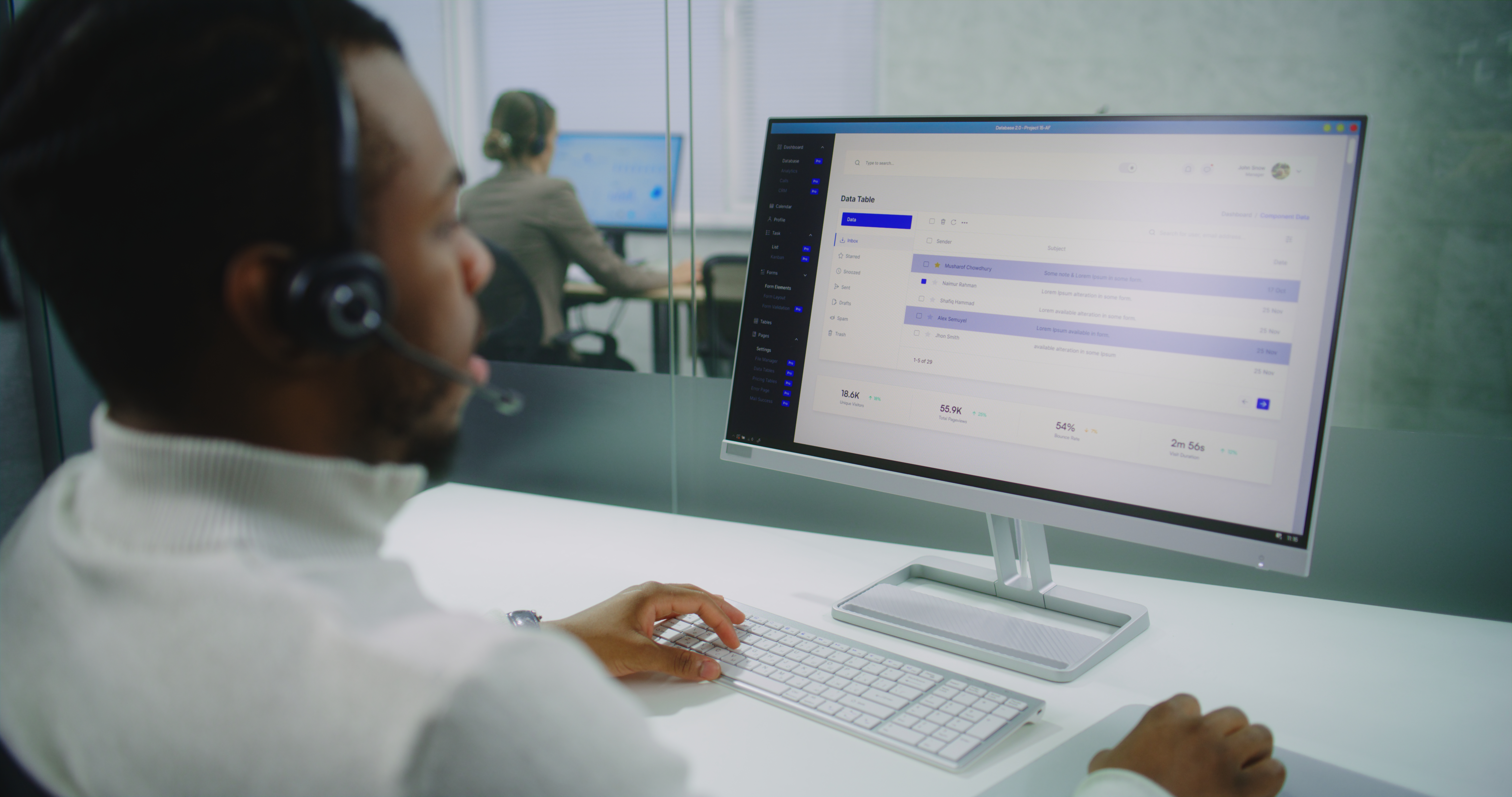 customer manager in headset communicates with clie 6b3d351419515f569f94