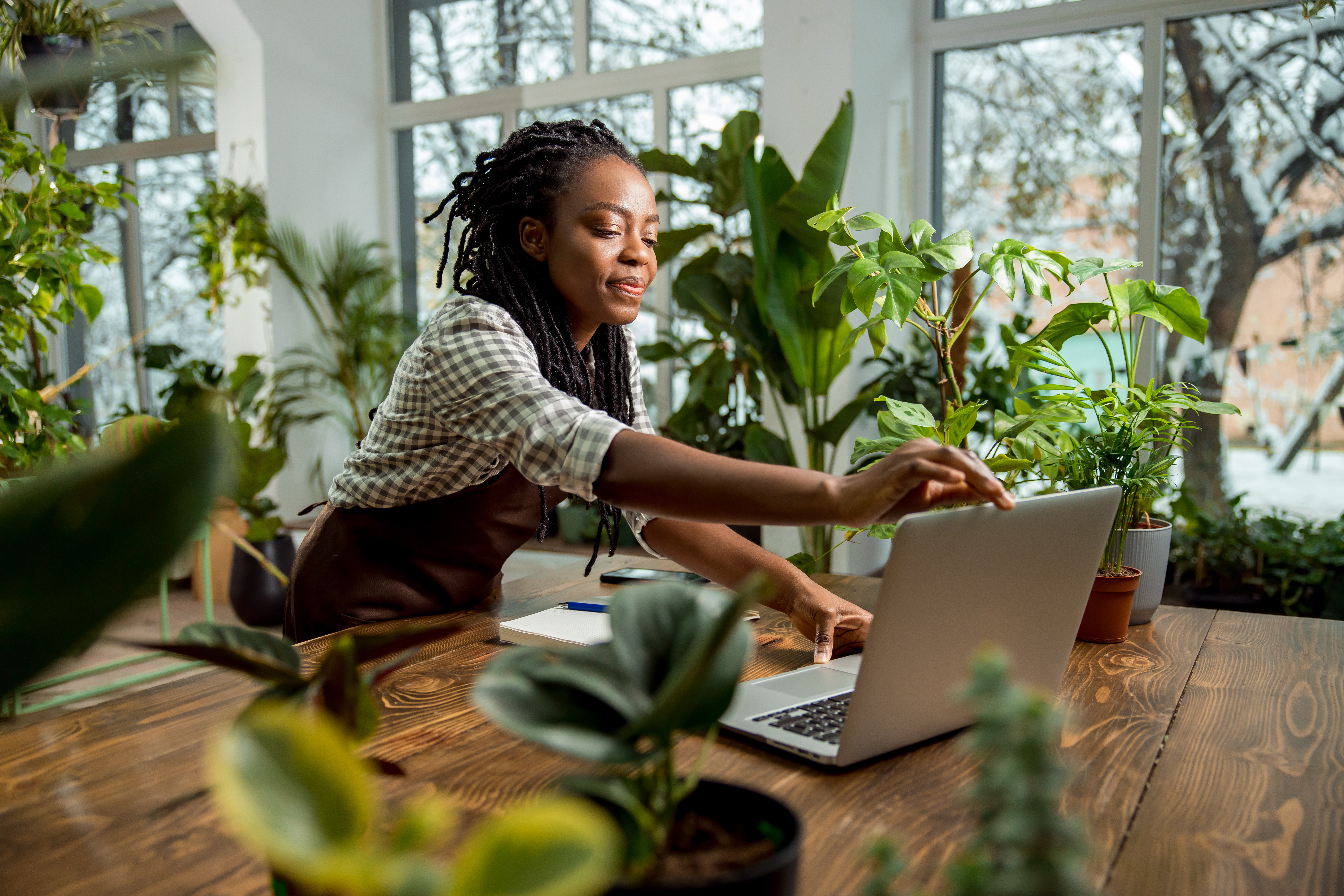 cute young african american woman at the laptop in 6b0b7b1a9a2b9f44e24d