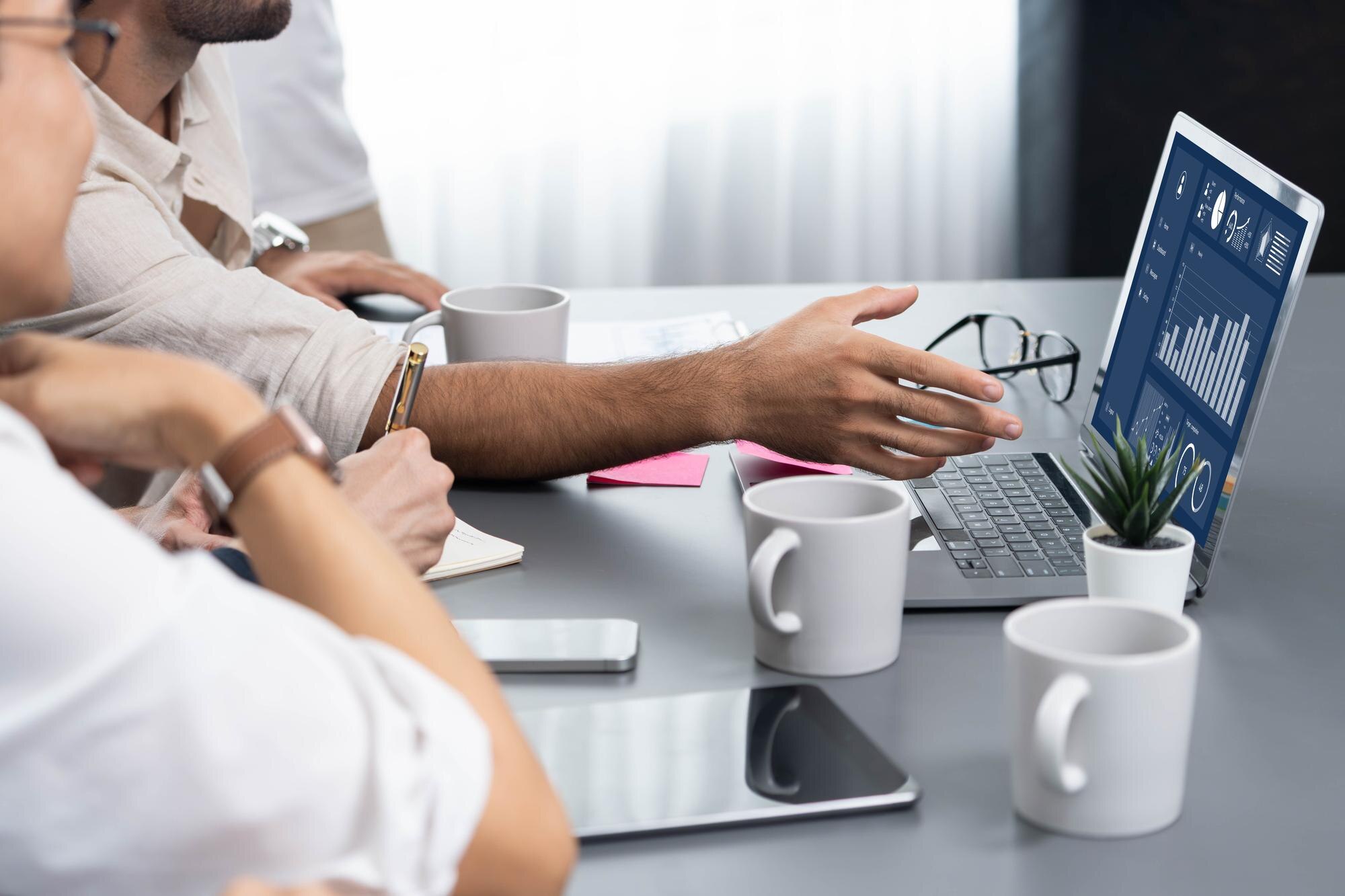 data analysts team of office worker collaborate on 5d6bad199316f700828e