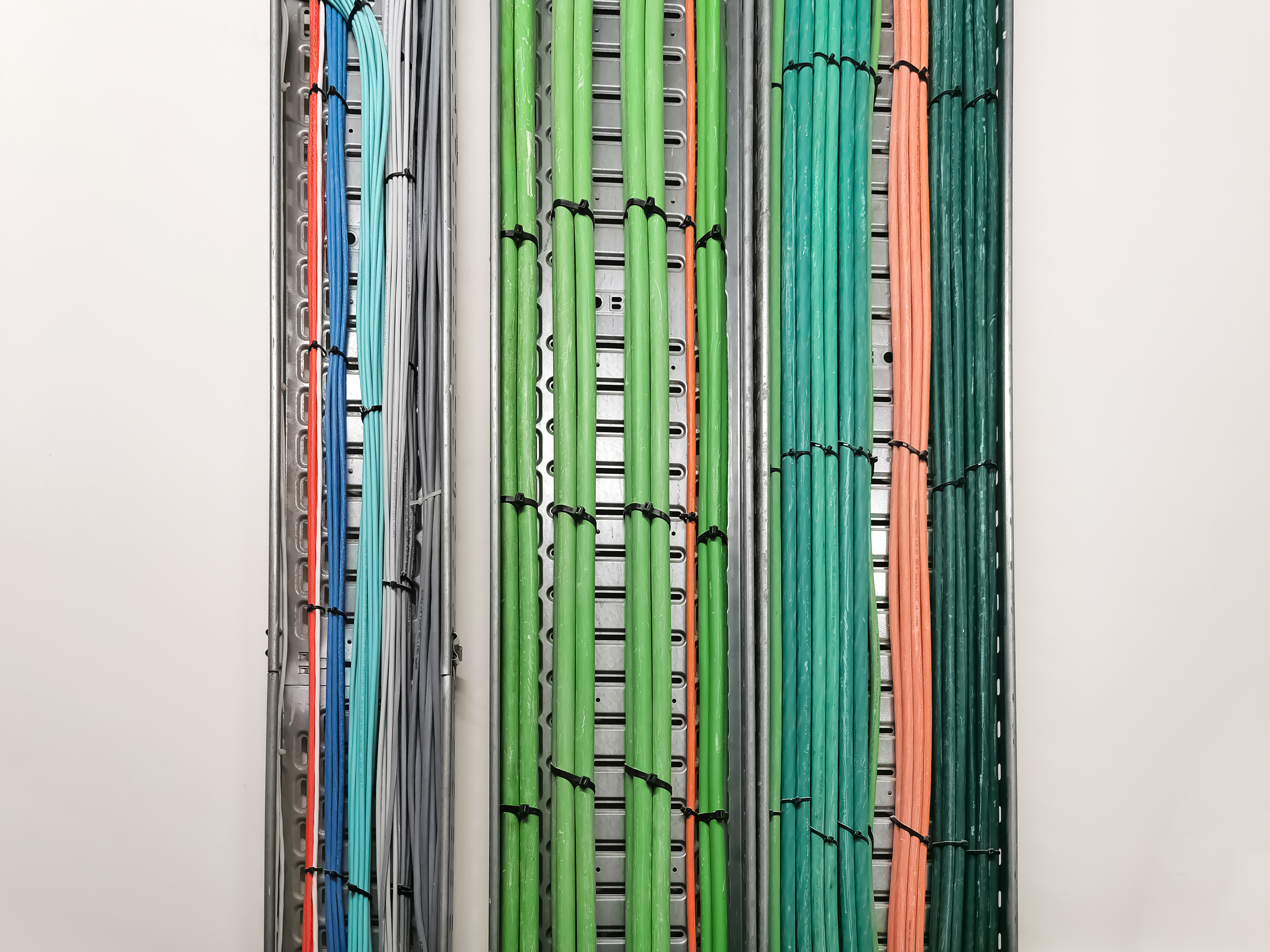 detailed view of a cable tray in metallic mat of eb2dc8edd09c7f8a138c