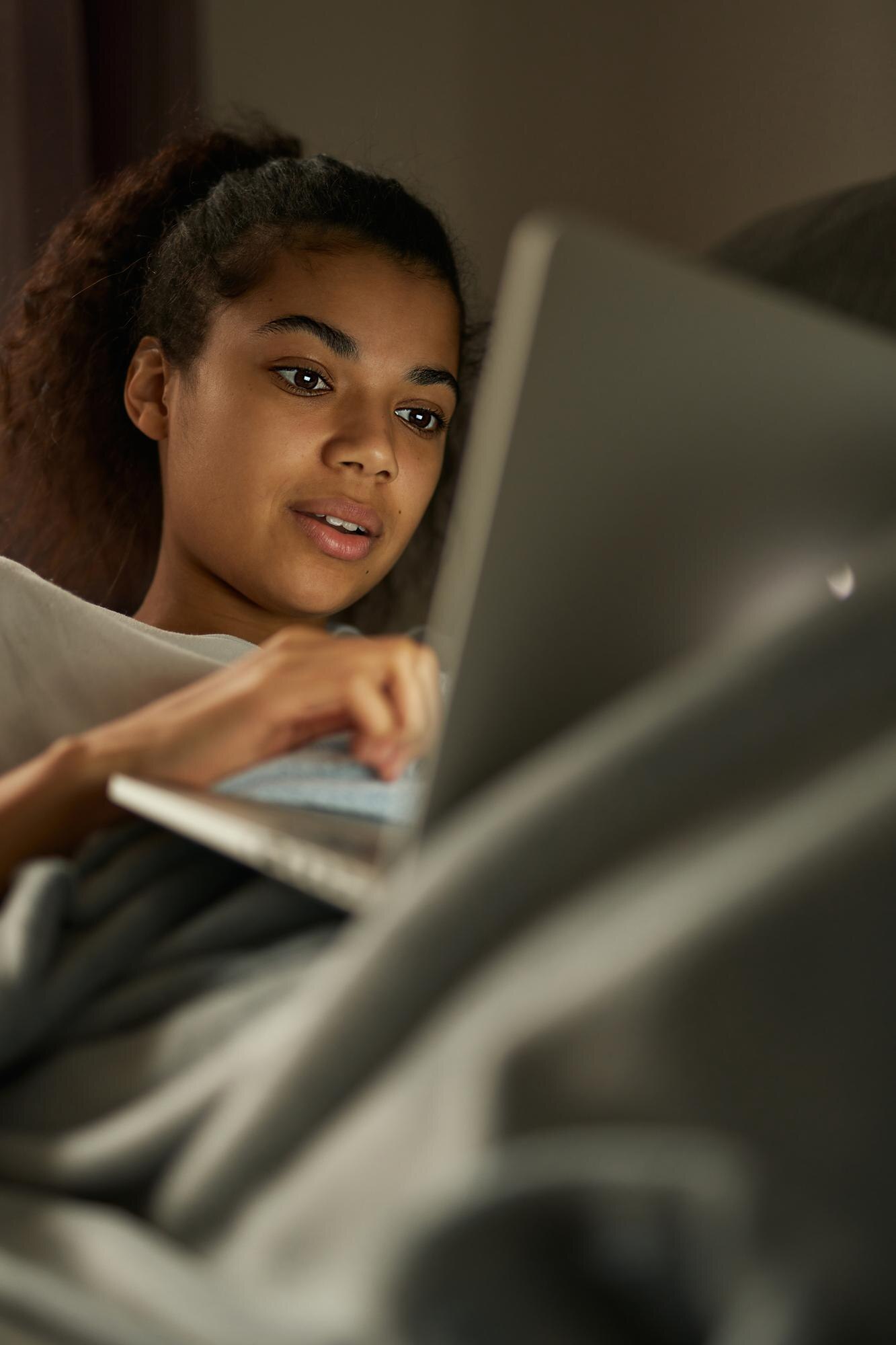 Distance Learning Attractive Young Mixed Race Fem F9019cfe40898b187b03