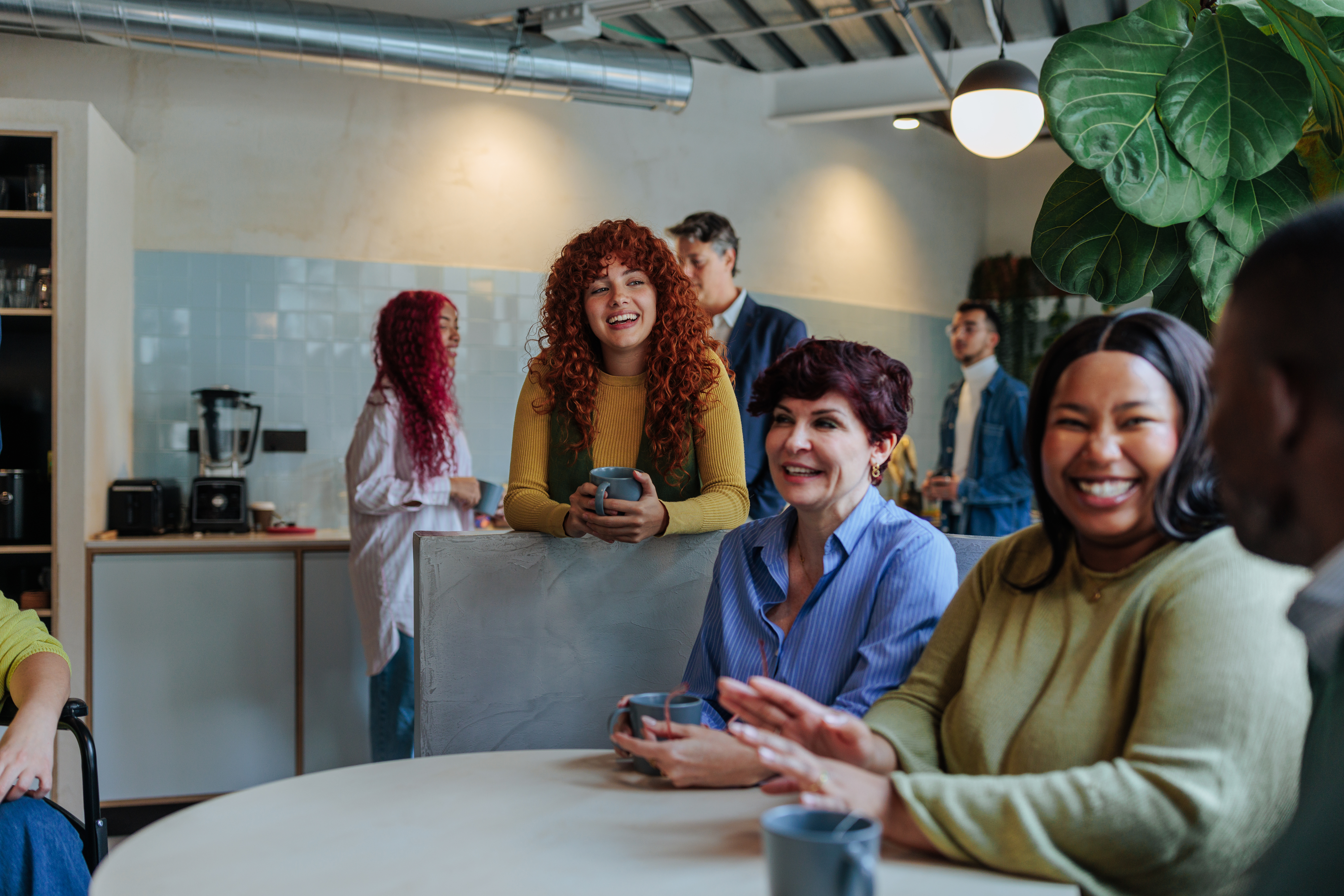 diverse business team enjoying coffee break in mod a0b4b26f7cdd3710c3f3