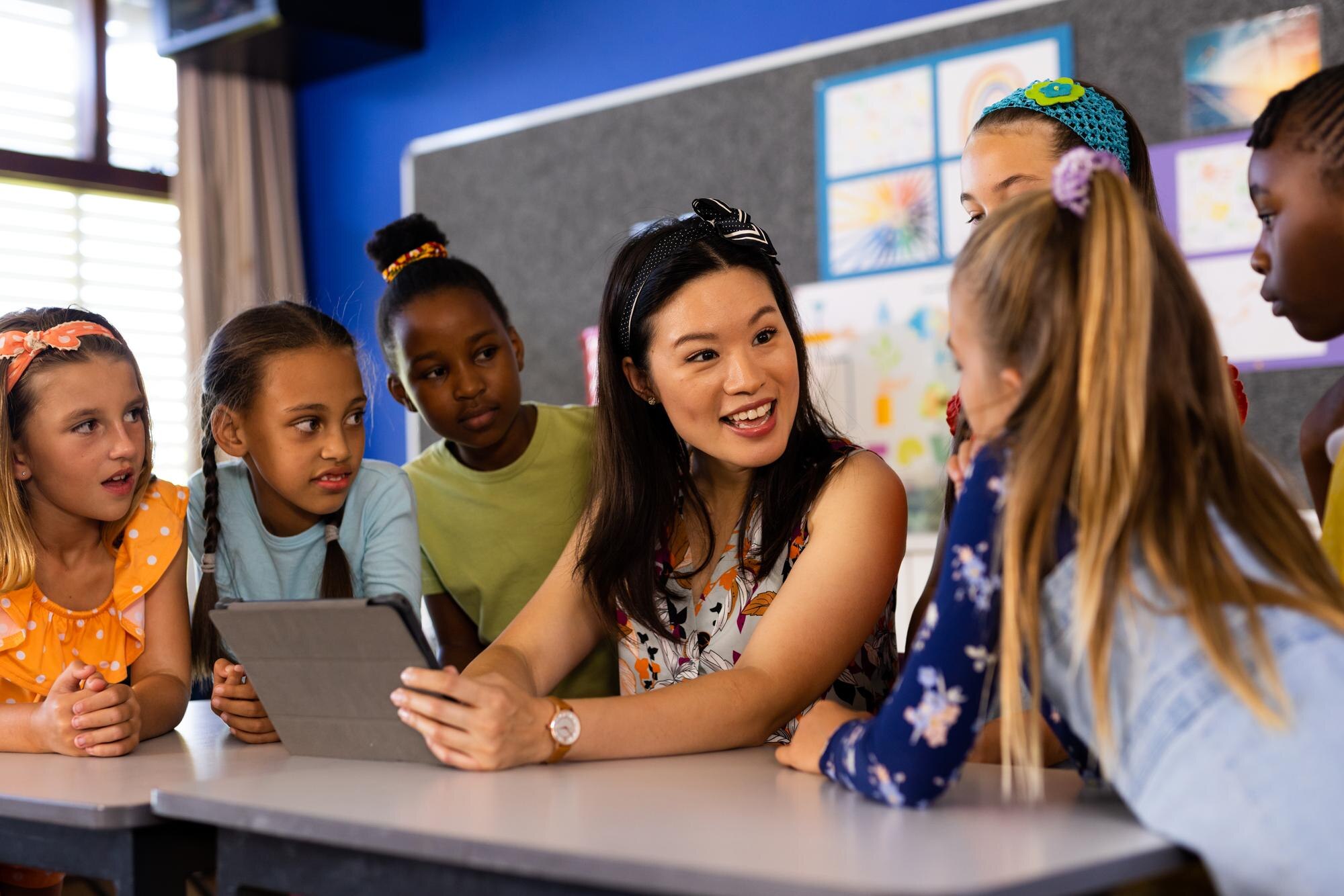 diverse female teacher with tablet and elementary 7dd6ad4f3294e4f588df