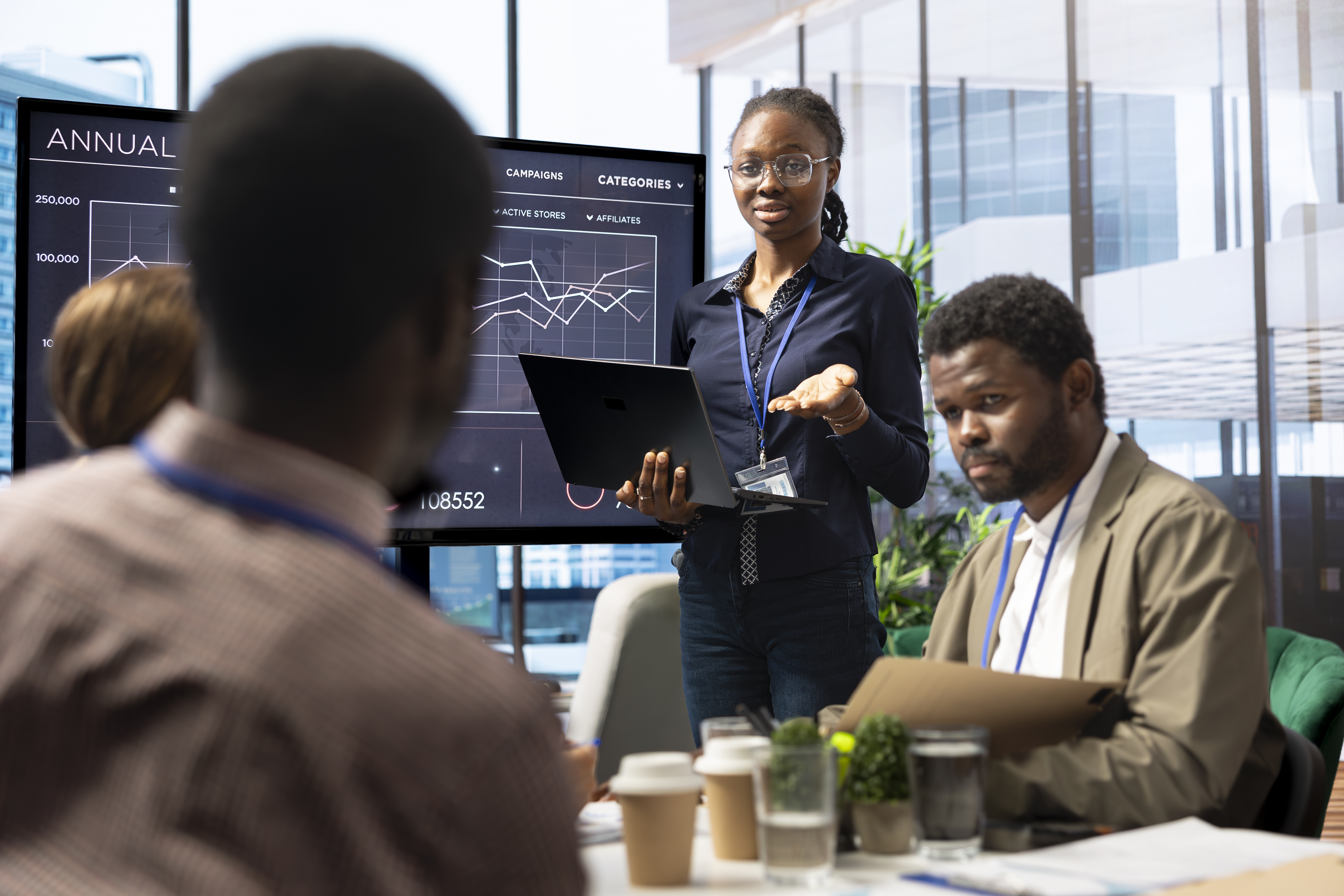 diverse group of business professionals meeting to 659d8716e886dbf2f8cd