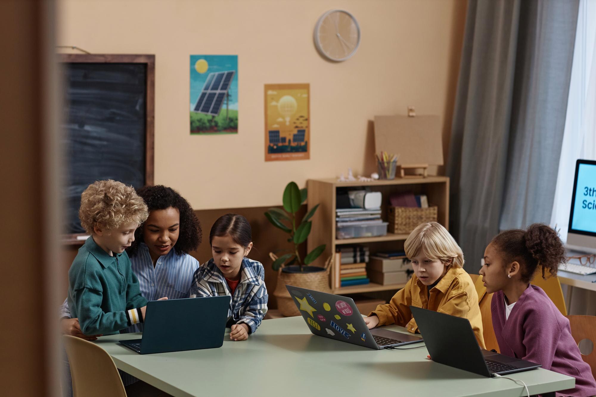Diverse Group Of Children Using Computers At Table 4ac33e0fcc6c8f1b9587