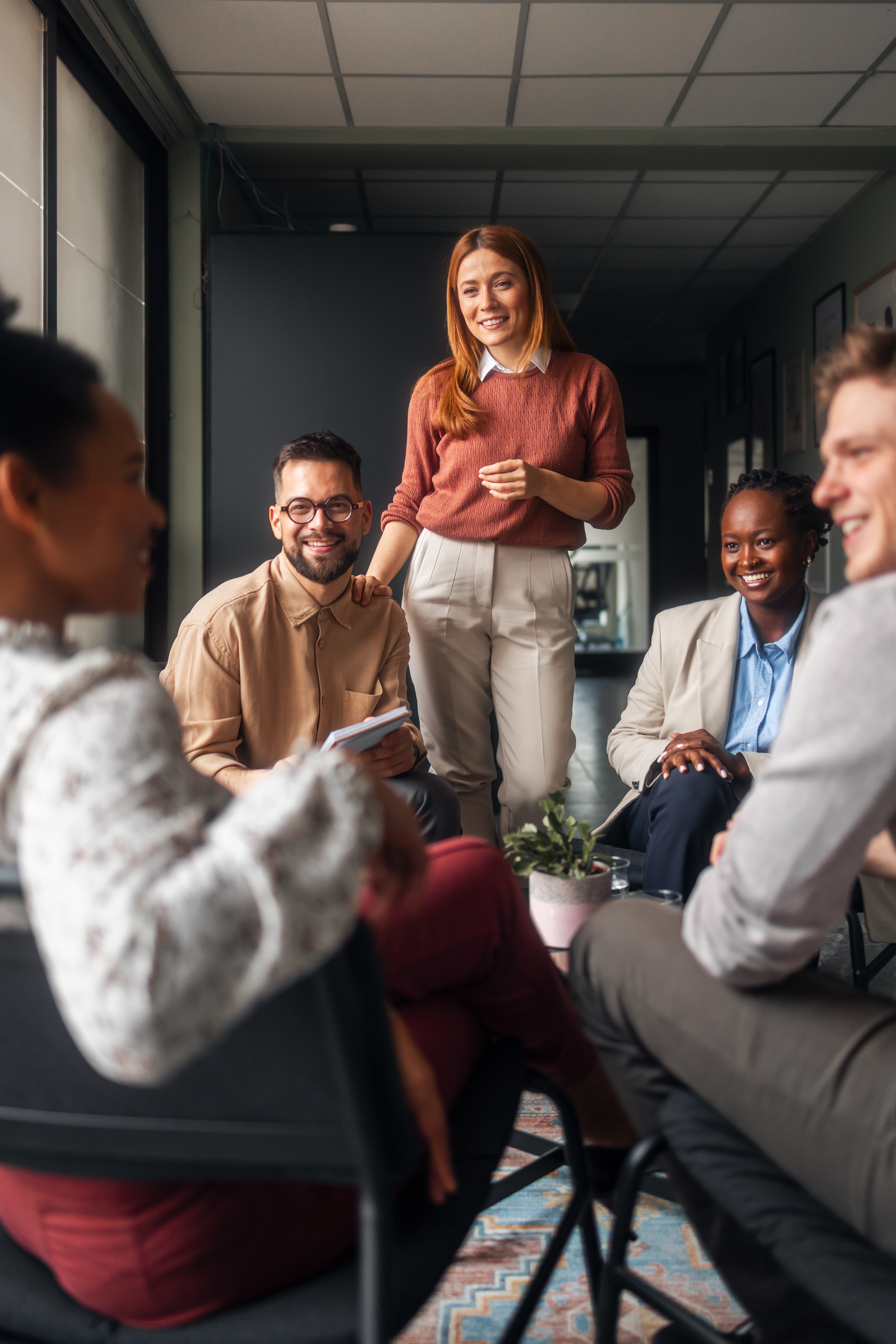 diverse team collaborating during a casual office f21986655af400148160