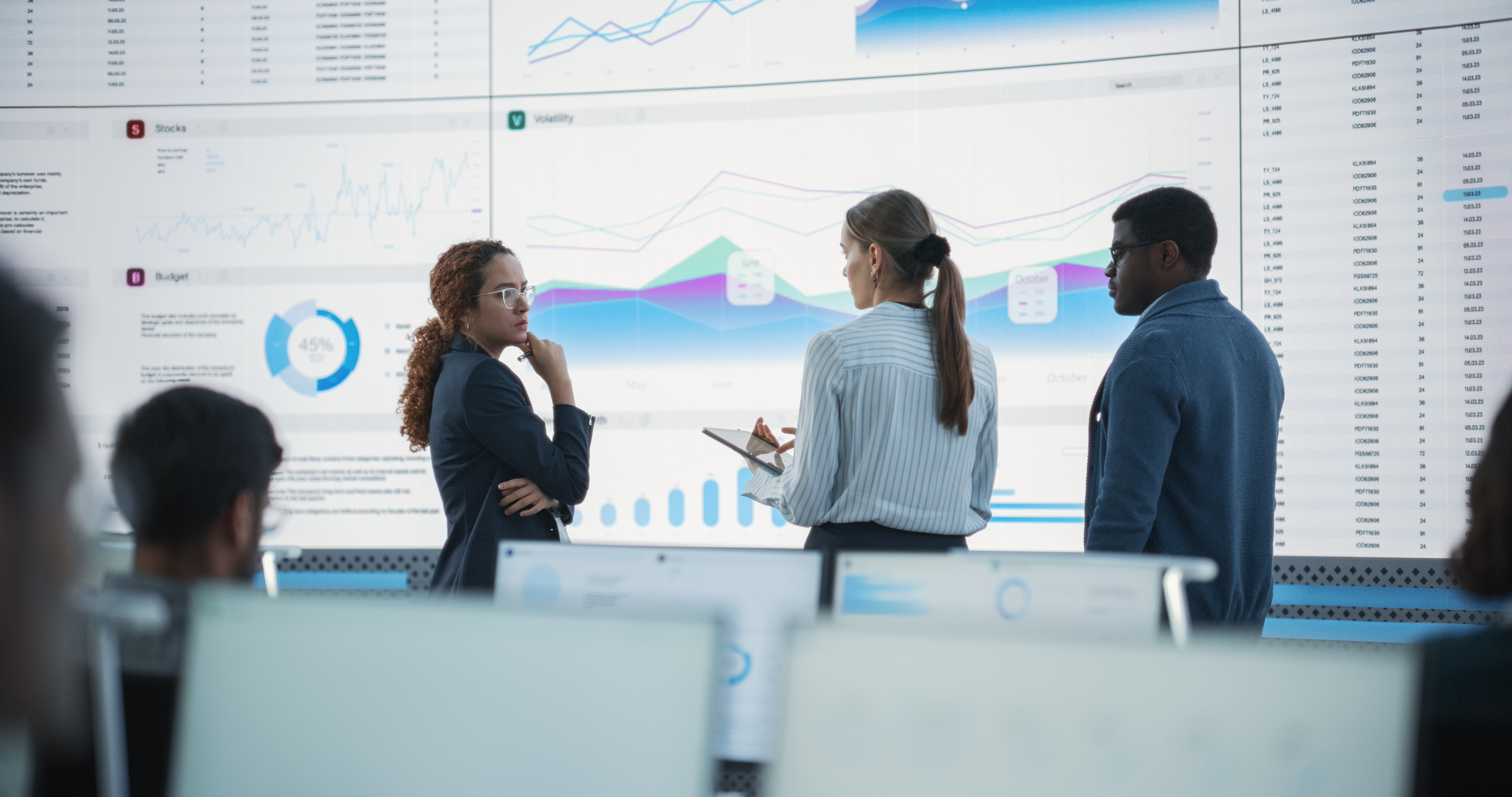 diverse team of data scientists having a meeting a de2eeb71e7bc842b271a