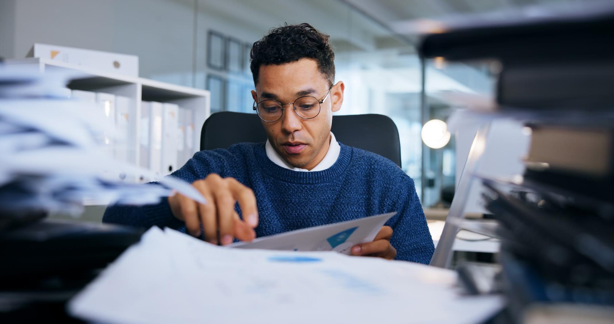¿Estás pagando de más? Cómo detectar una mala clasificación de gastos en tu Airbnb o restaurante