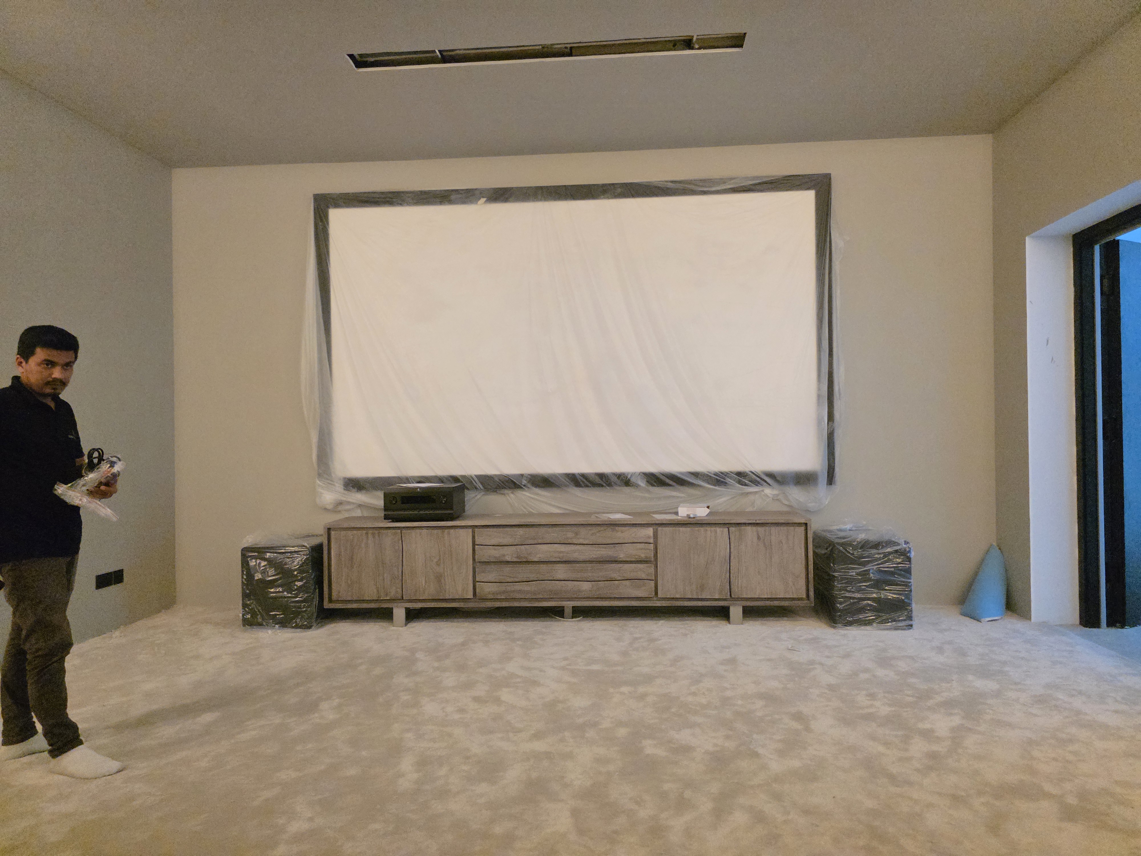 dubaihills privatecinema installation screenwall precalibration jpg 2828bdfc95146afd833c