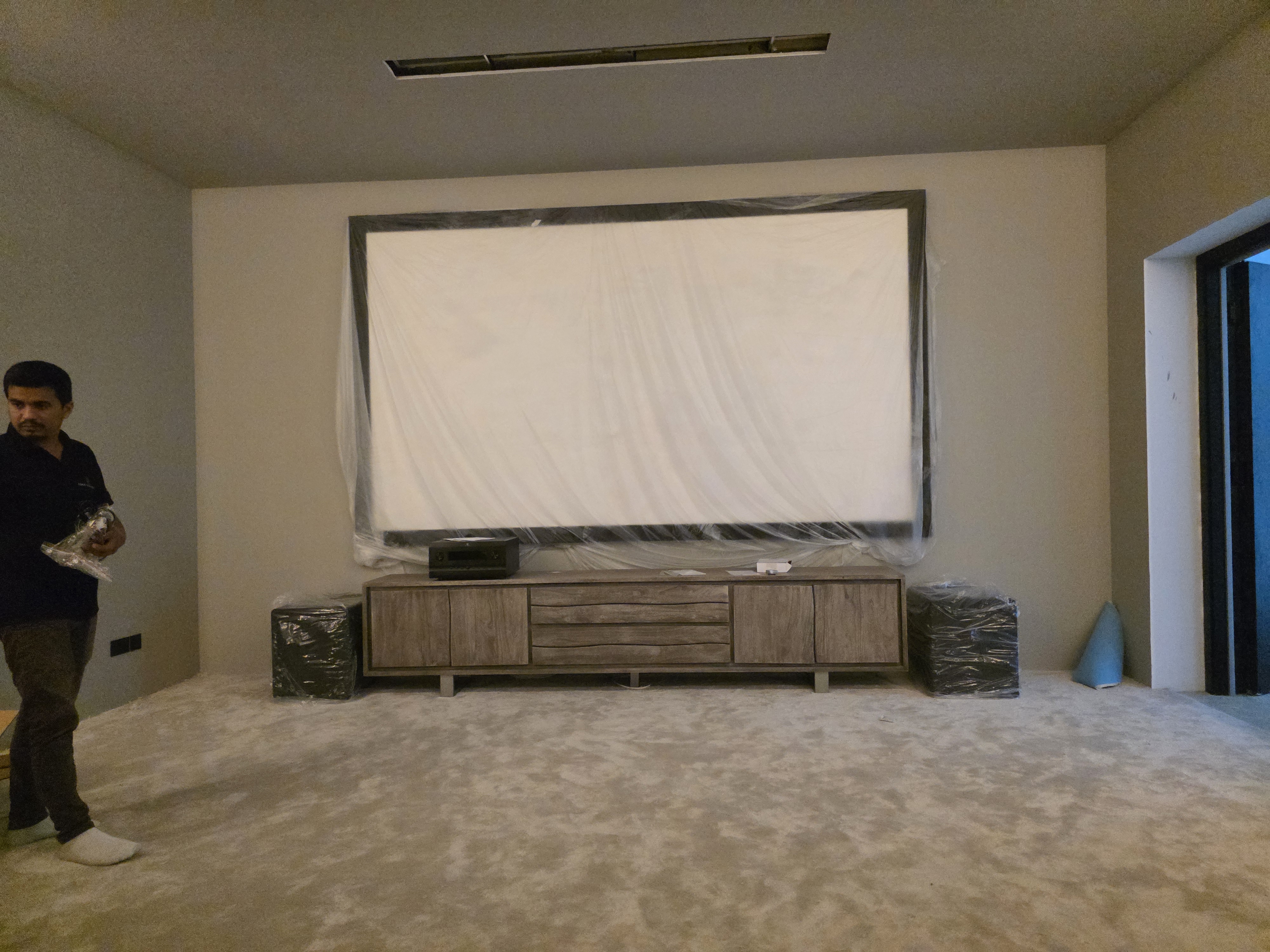 dubaihills privatecinema installation screenwall withconsole jpg bc105b8a04cf698460f4