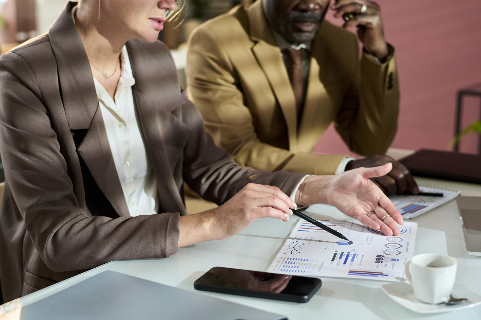 Libera capital hoy: estrategias de planeación fiscal para Airbnb y restaurantes