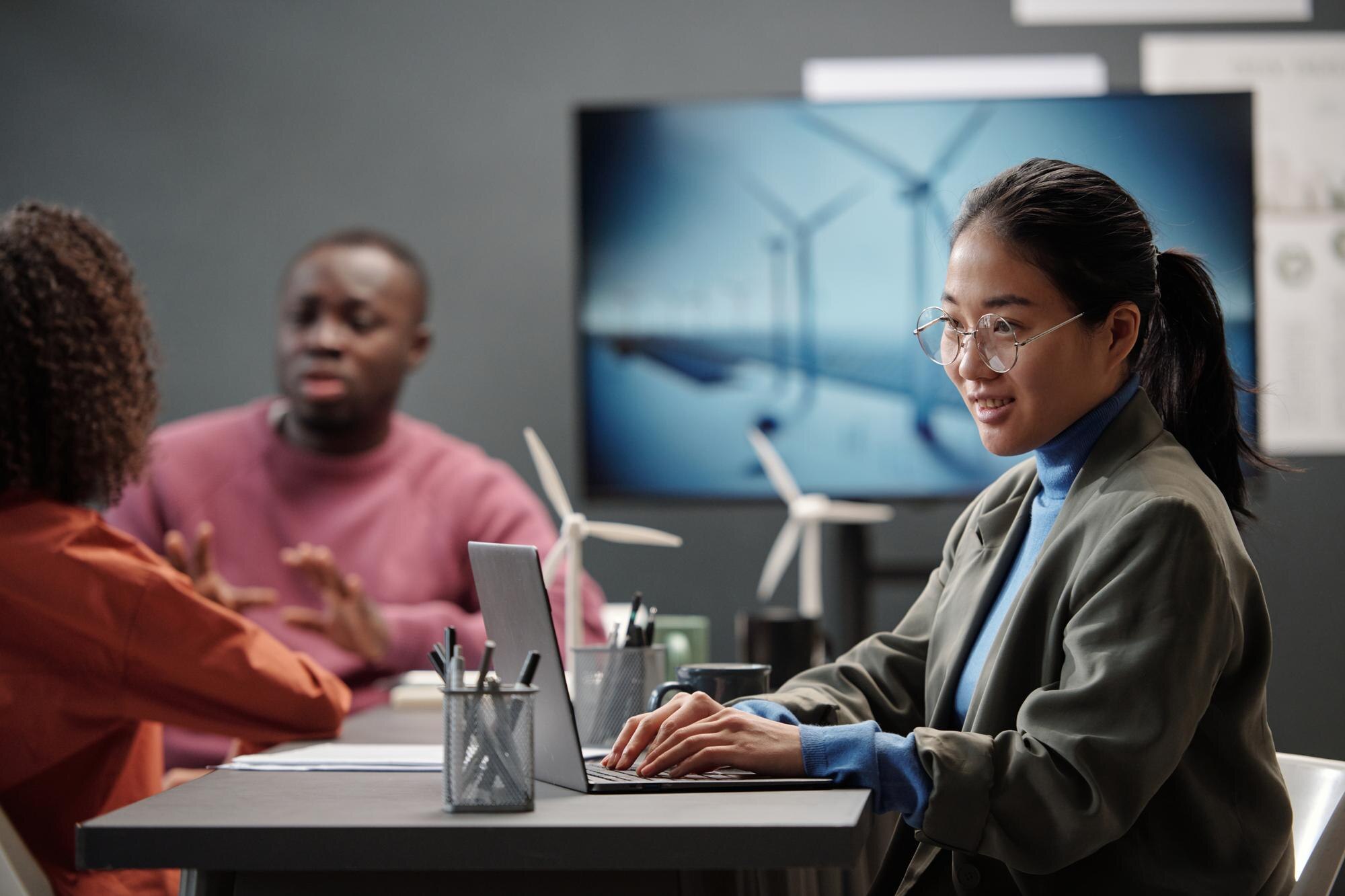 employee networking against colleagues 28143fc130d7165e7fda